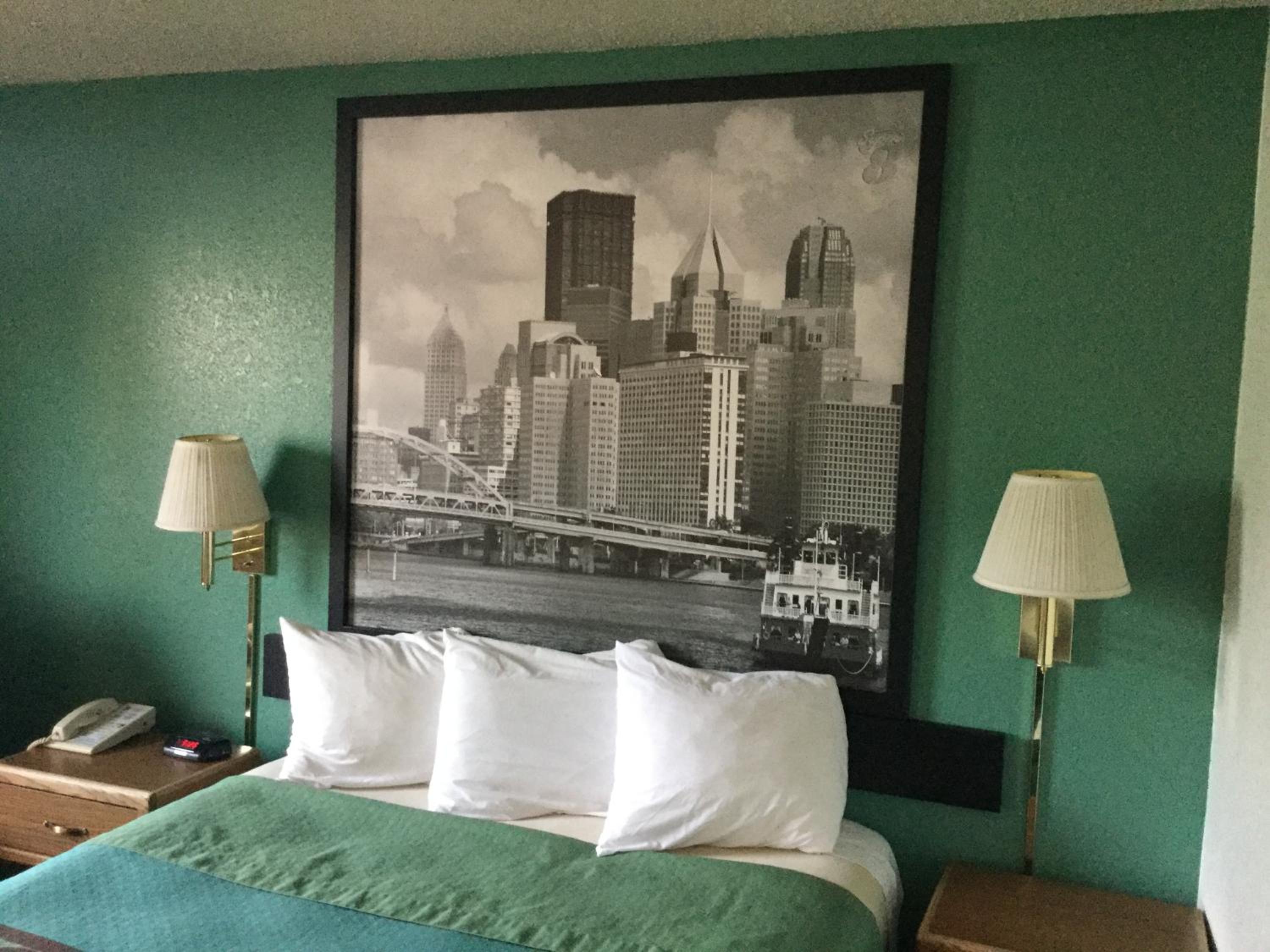 Queen Room - Non-Smoking - Photo 6