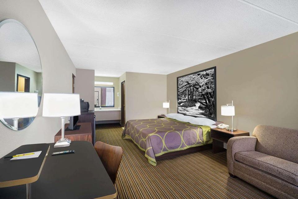 King Room - Non-Smoking - Photo 3