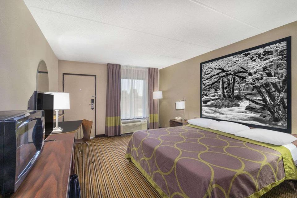 King Room - Non-Smoking - Photo 2