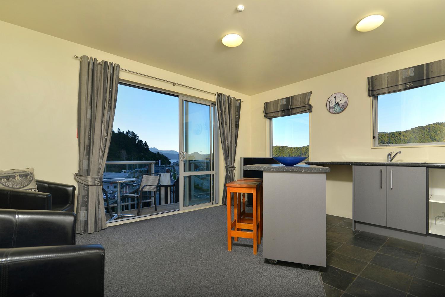 One-Bedroom Apartment photo 2