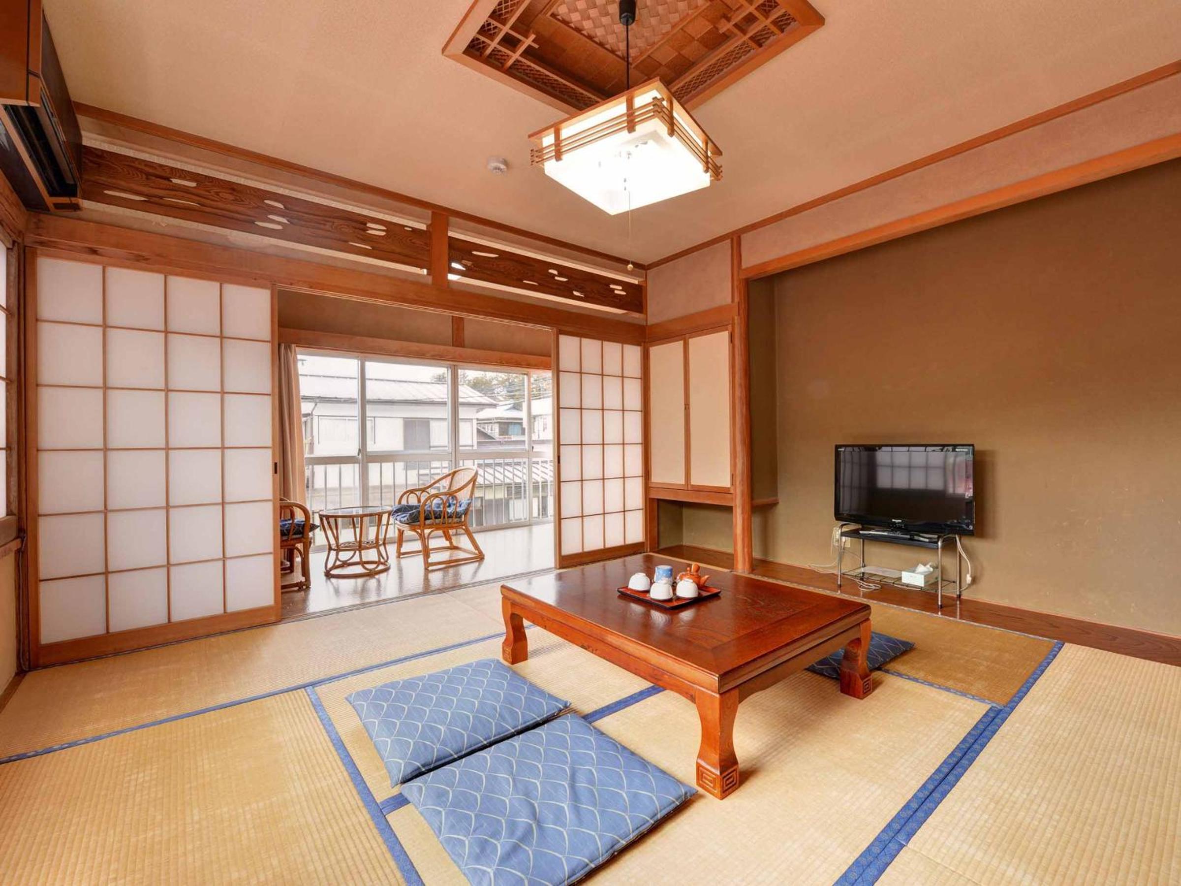 日式家庭房(共用浴室)