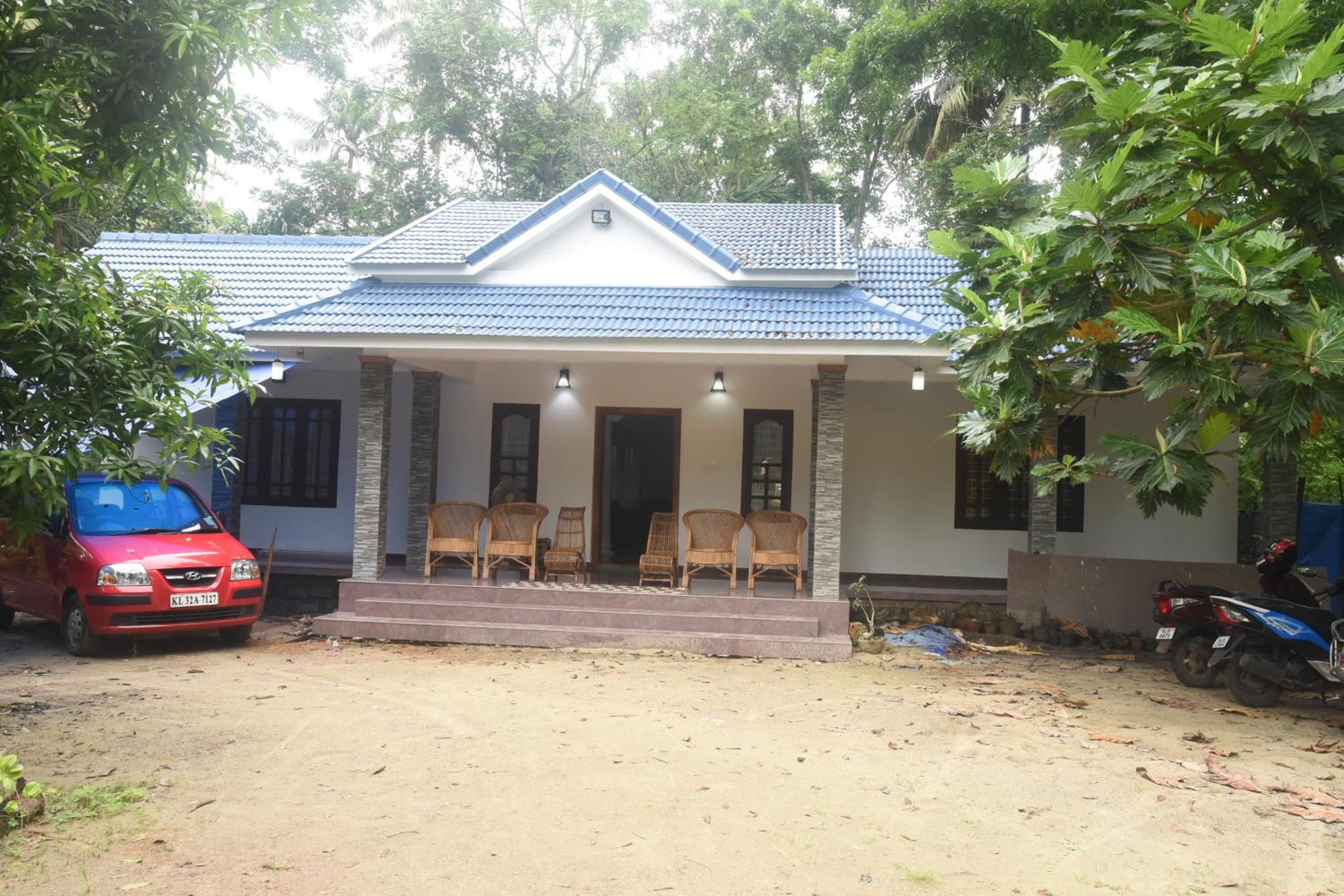 Deluxe Room (2 Adults + 1 Child) photo 2