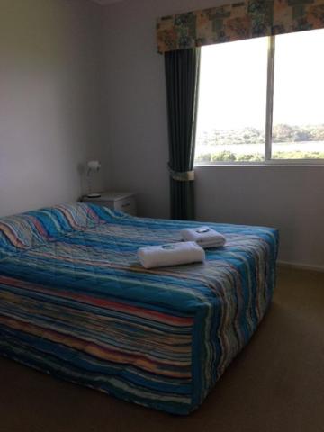 Queen Room with River View - Photo 3