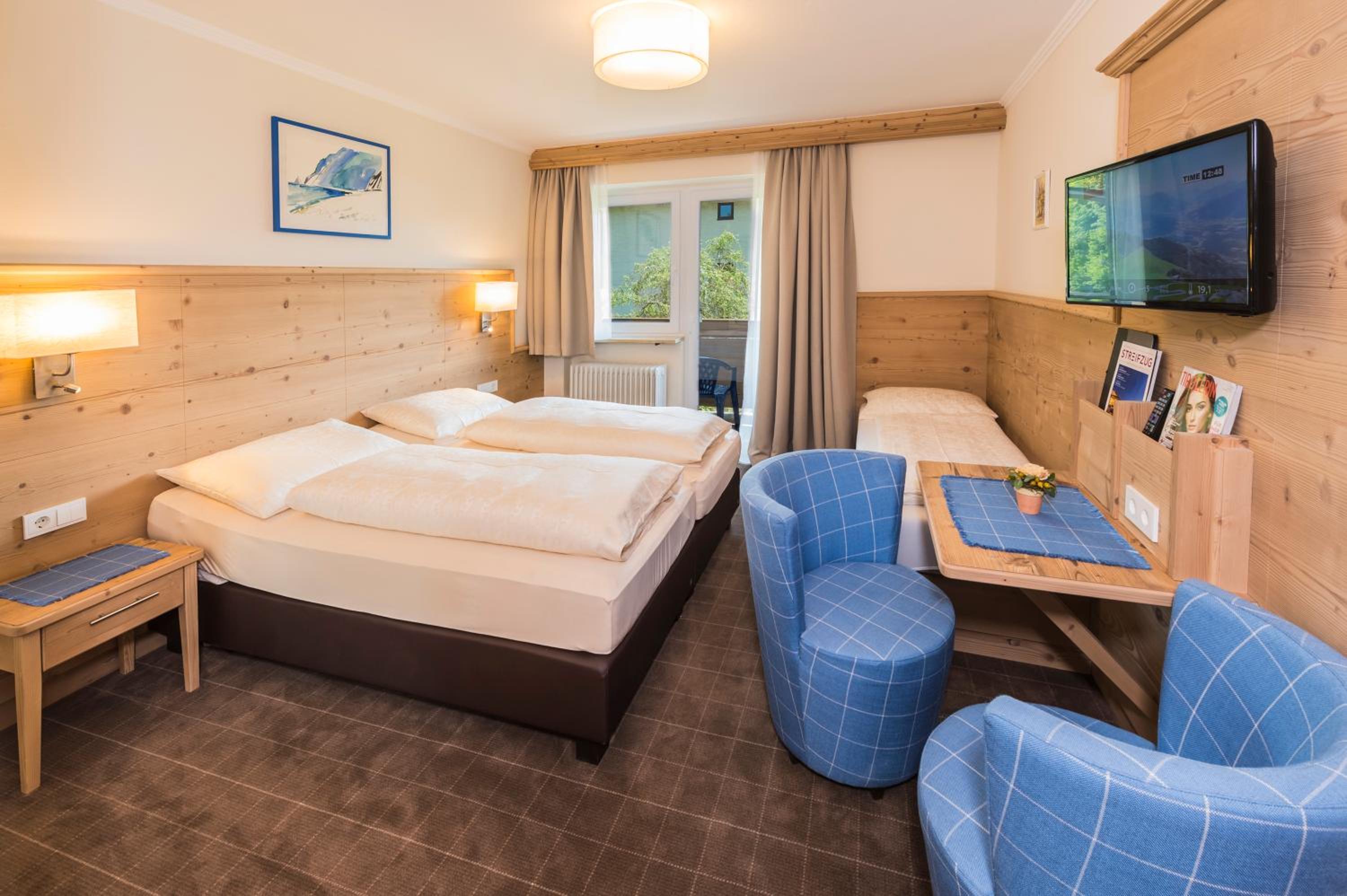 Double Room with Extra Bed and Balcony