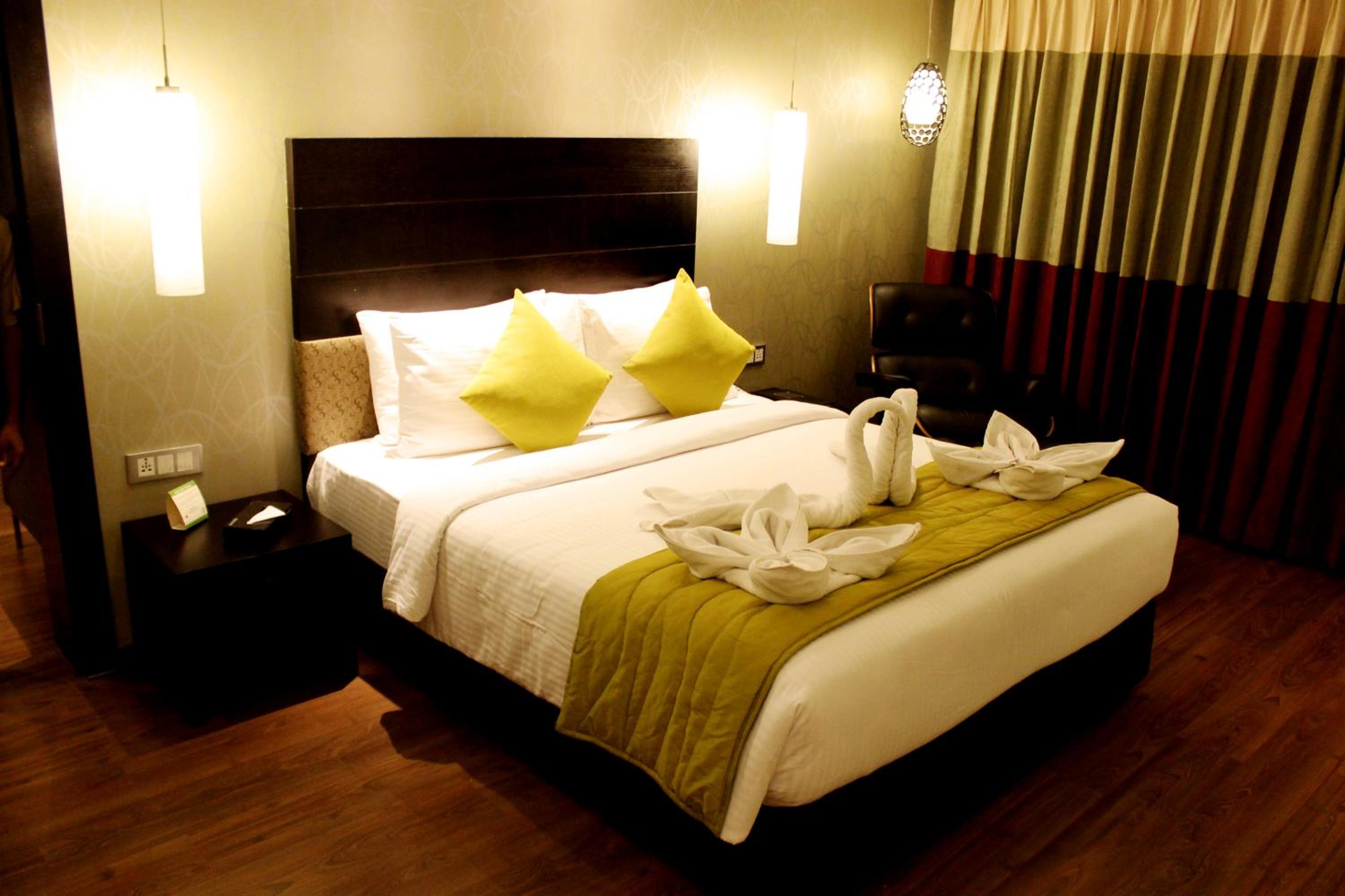 Deluxe Double or Twin Room with 10% discount on In room dining.