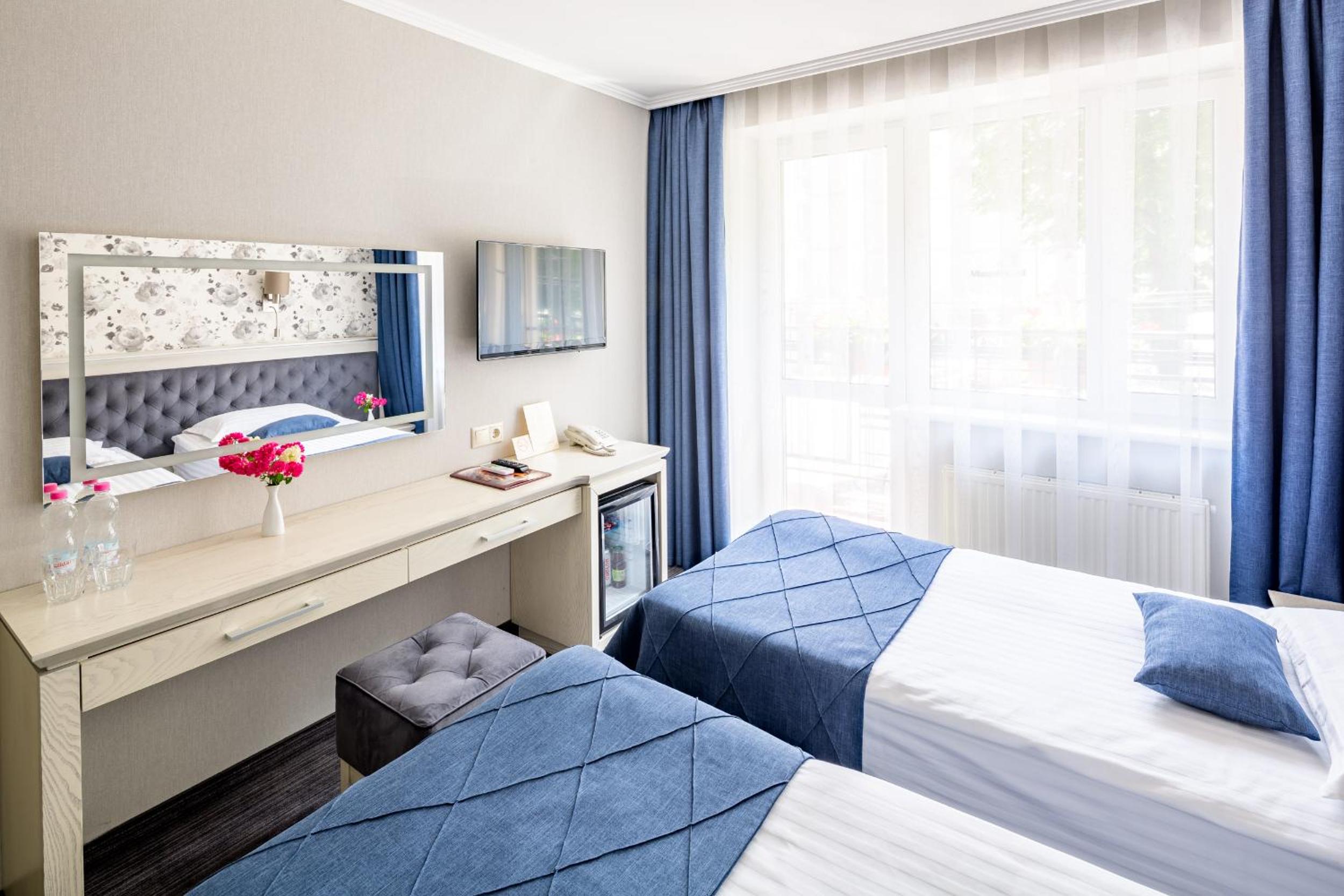 Twin Room with Balcony photo 2
