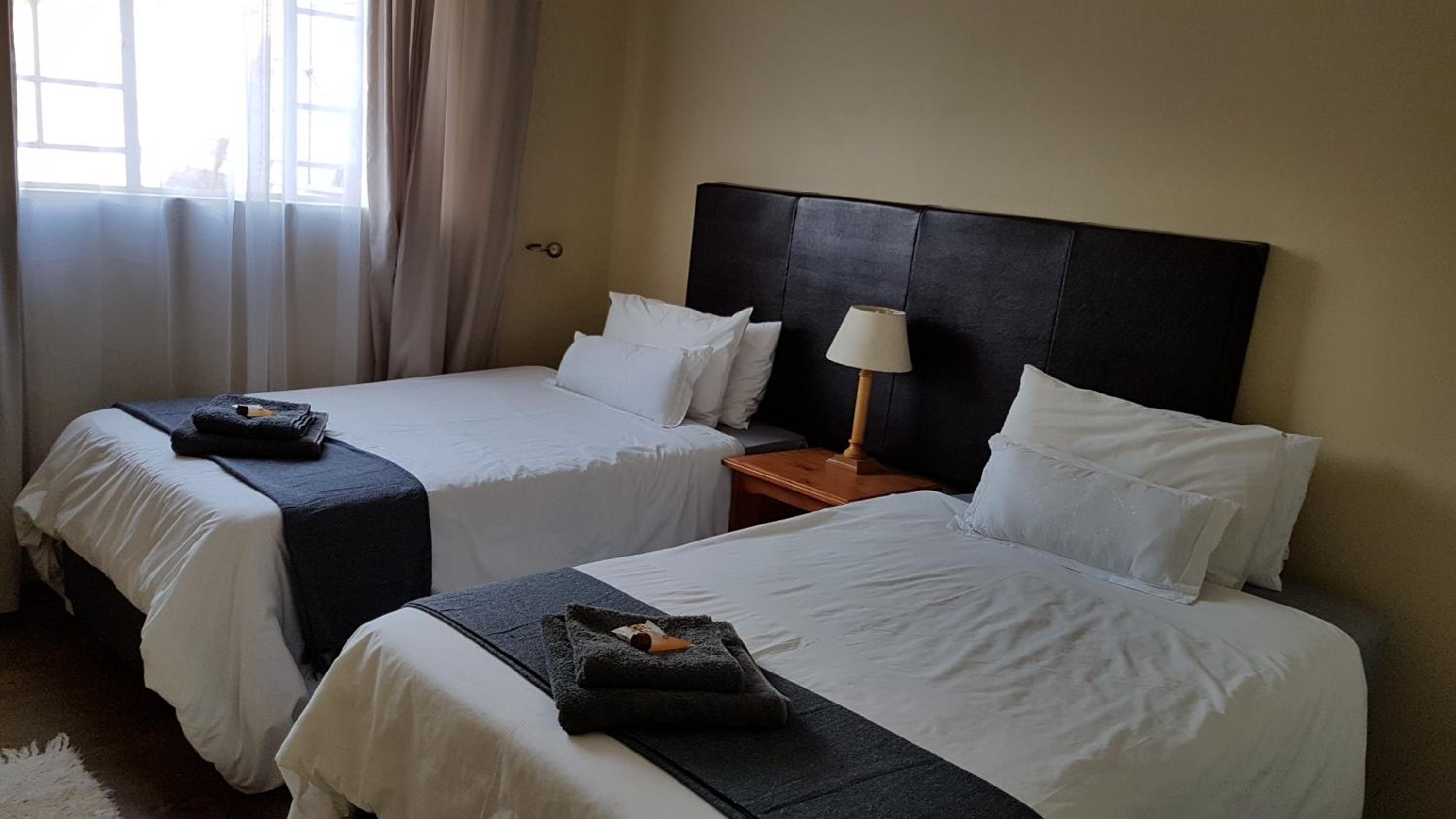 Standard Double Room - Photo 2