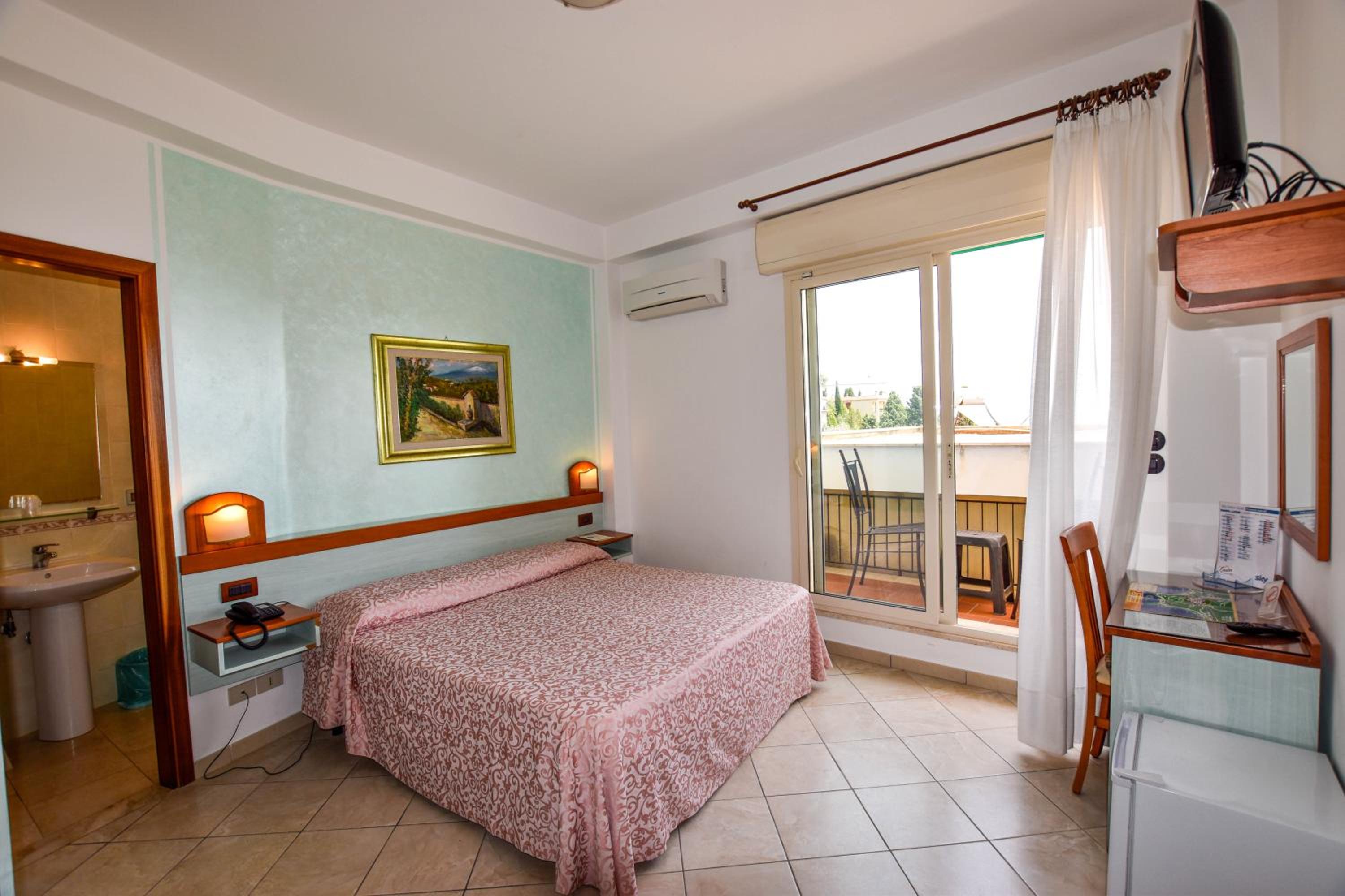 Double or Twin Room - Photo 2