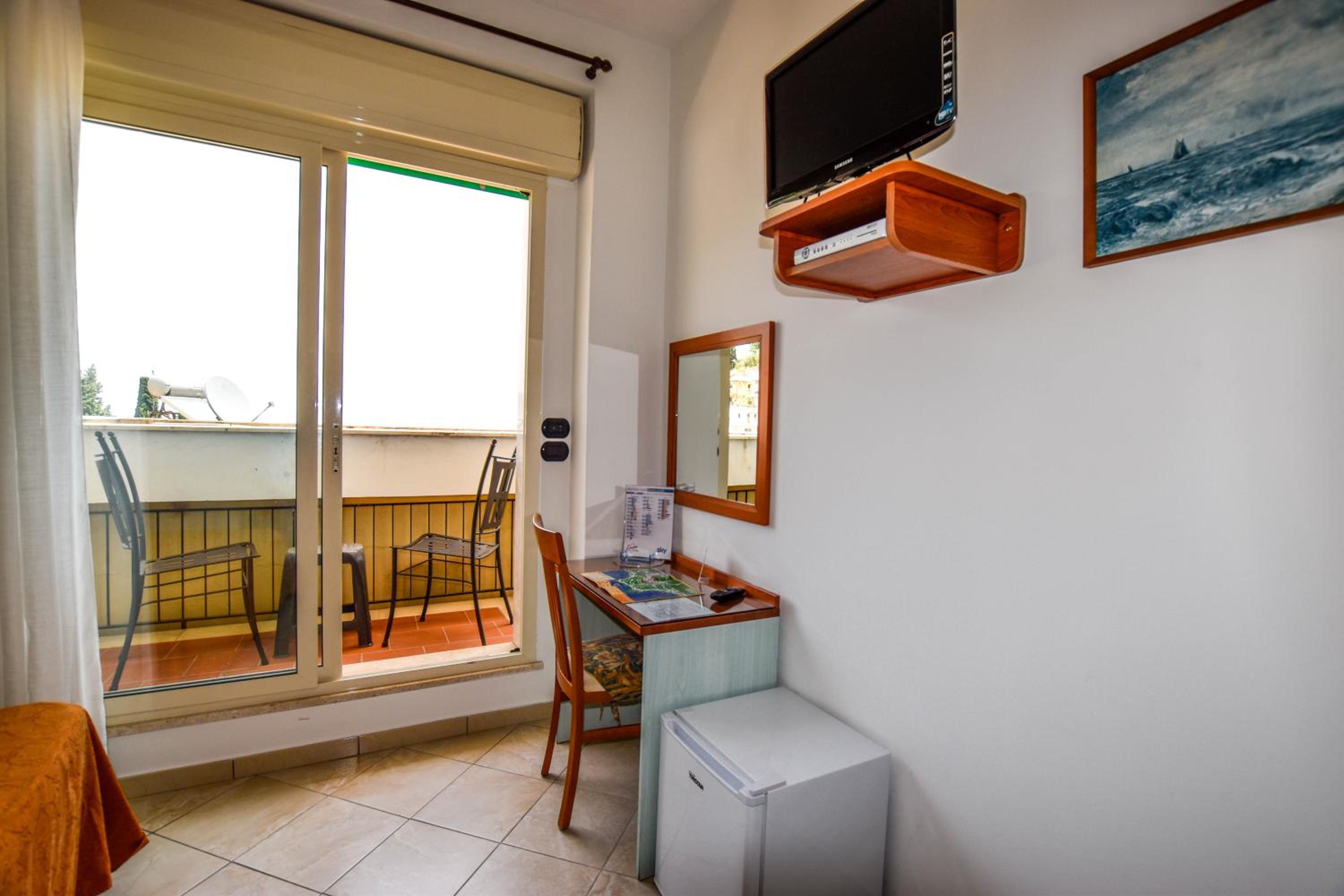 Double or Twin Room - Photo 3