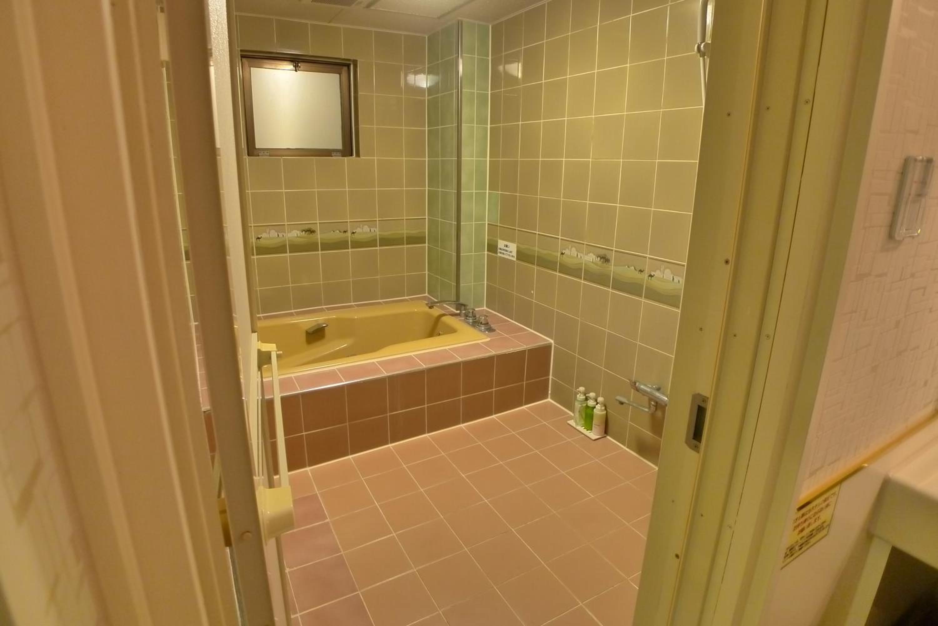 Single Room with Bath photo 2