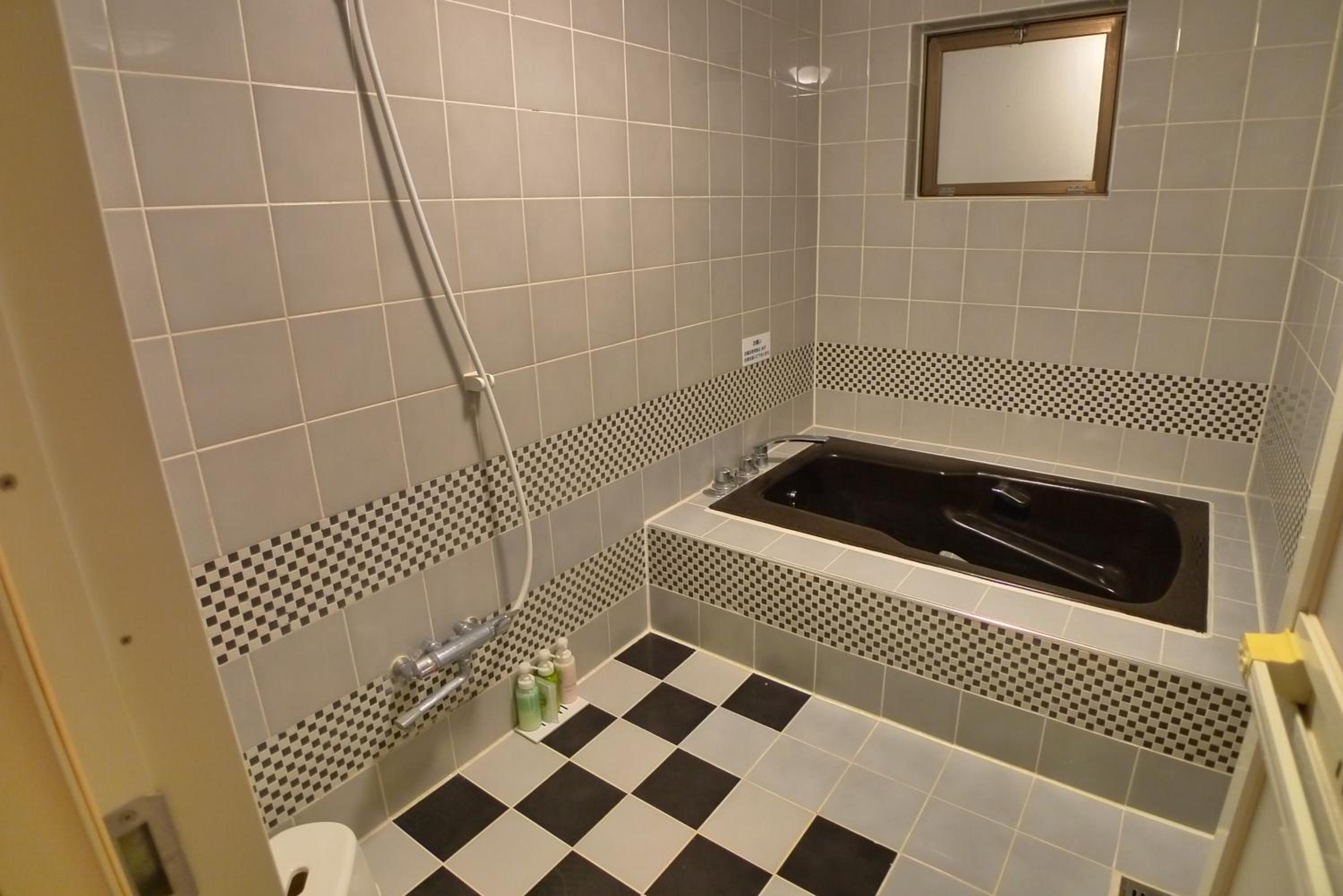 Single Room with Bathroom photo 2