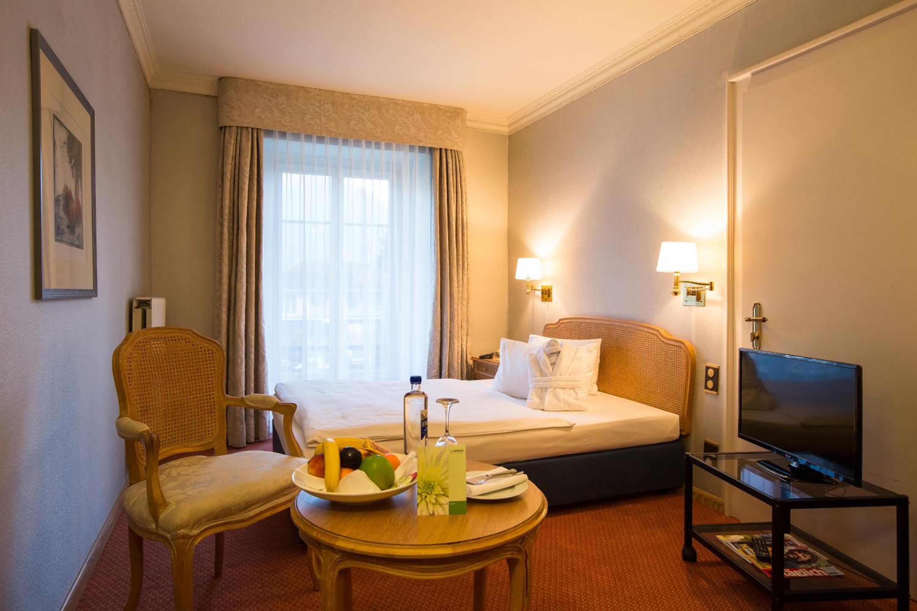 Single Room with Balcony - Photo 1