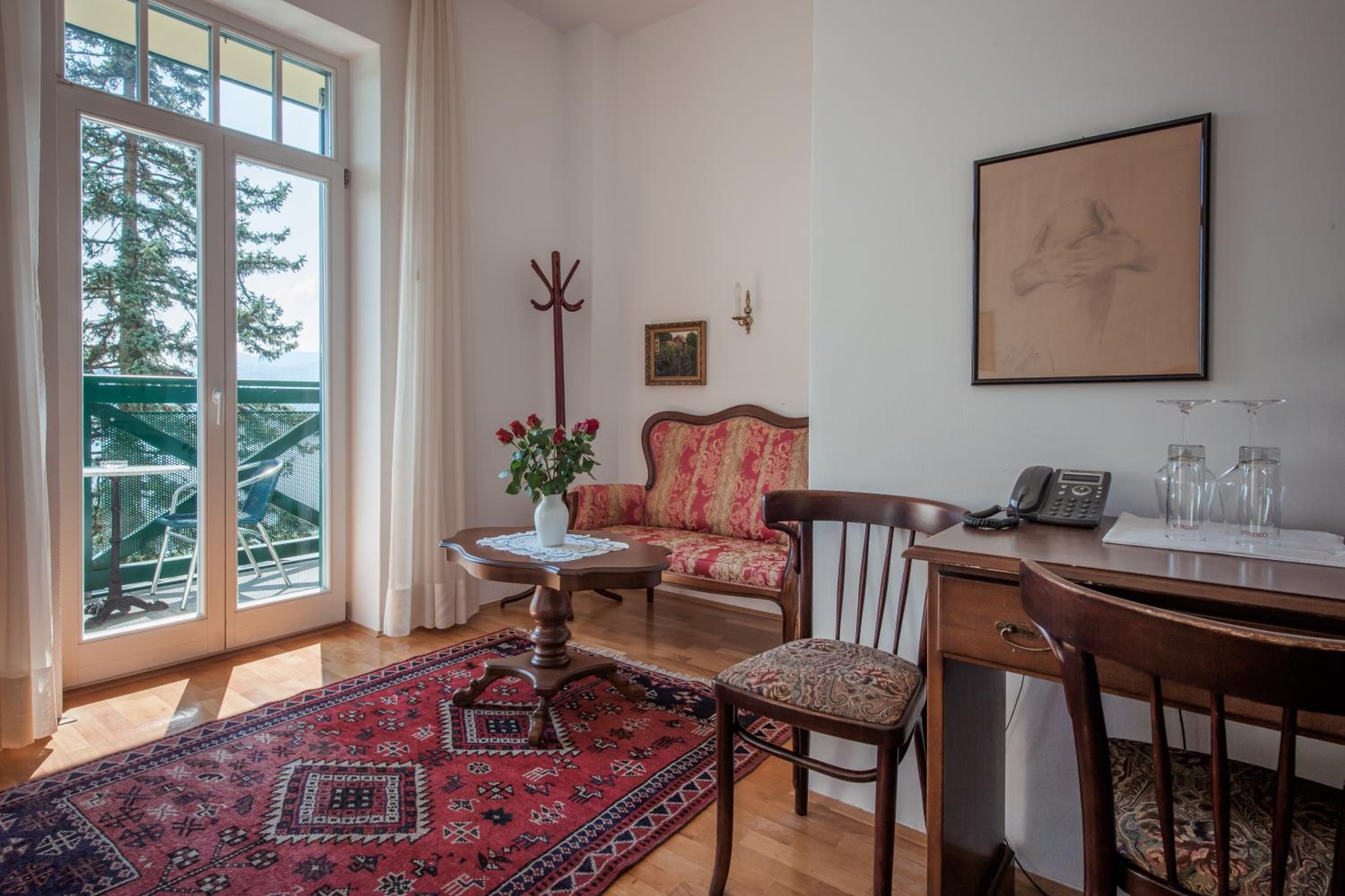 Deluxe Double or Twin Room with Lake View - Photo 9