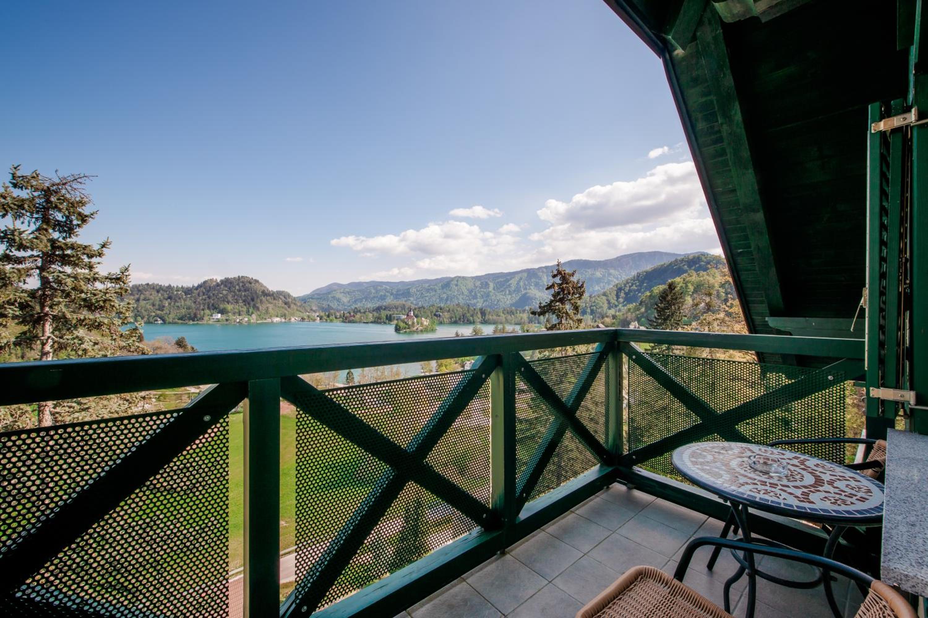 Deluxe Double or Twin Room with Lake View - Photo 14