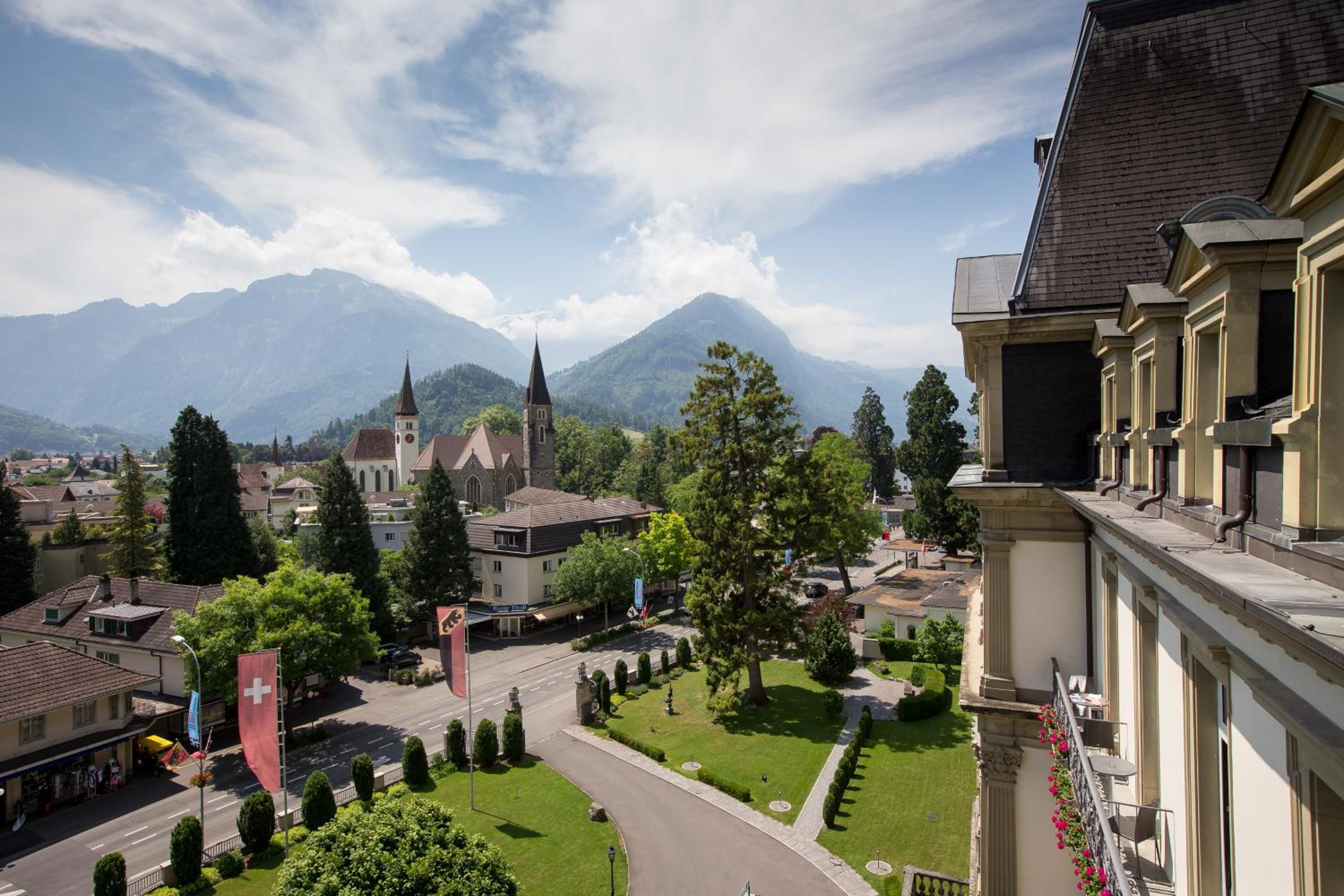 Deluxe King Room with Balcony and Mountain View - Photo 4