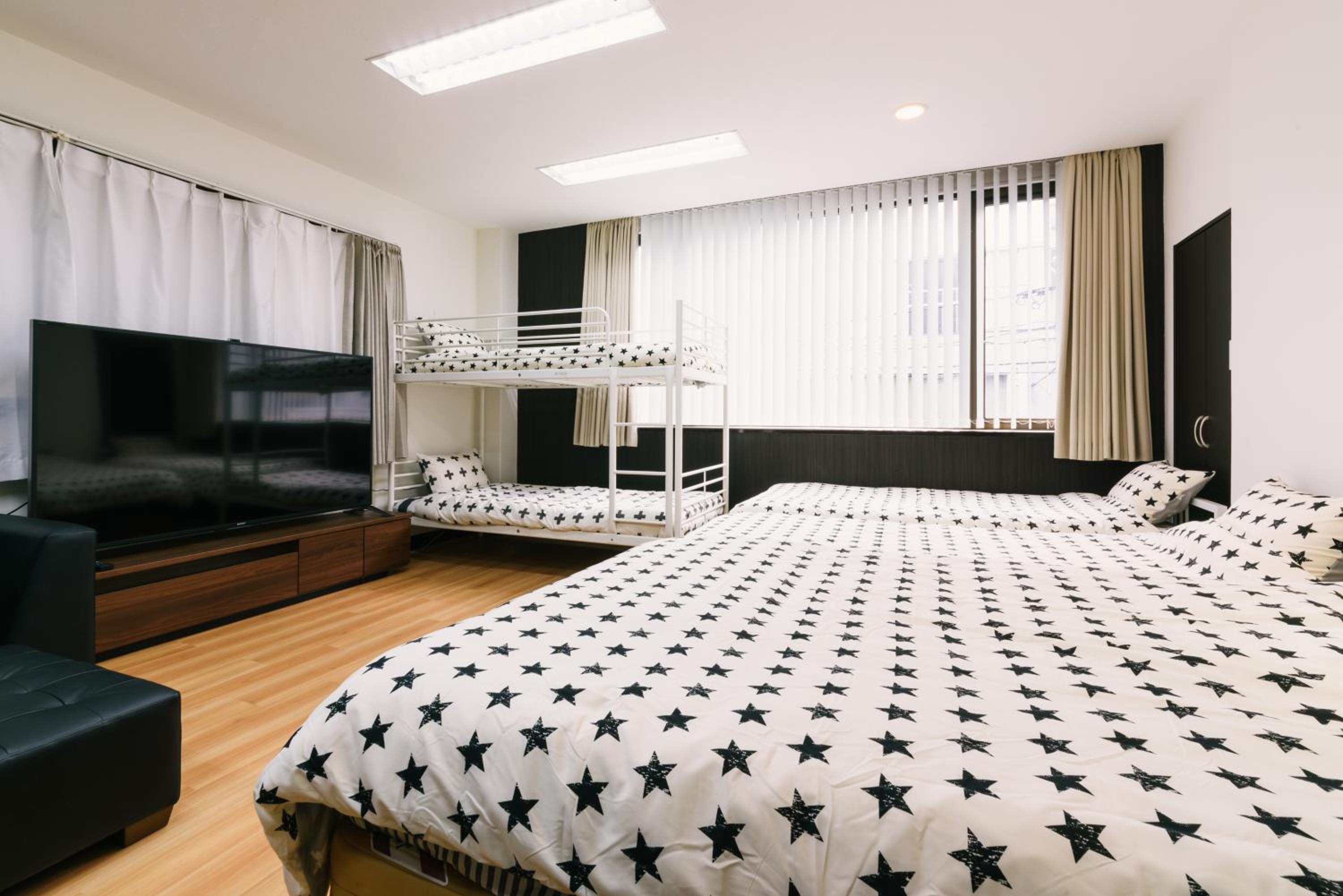 Deluxe Family Room - Photo 2