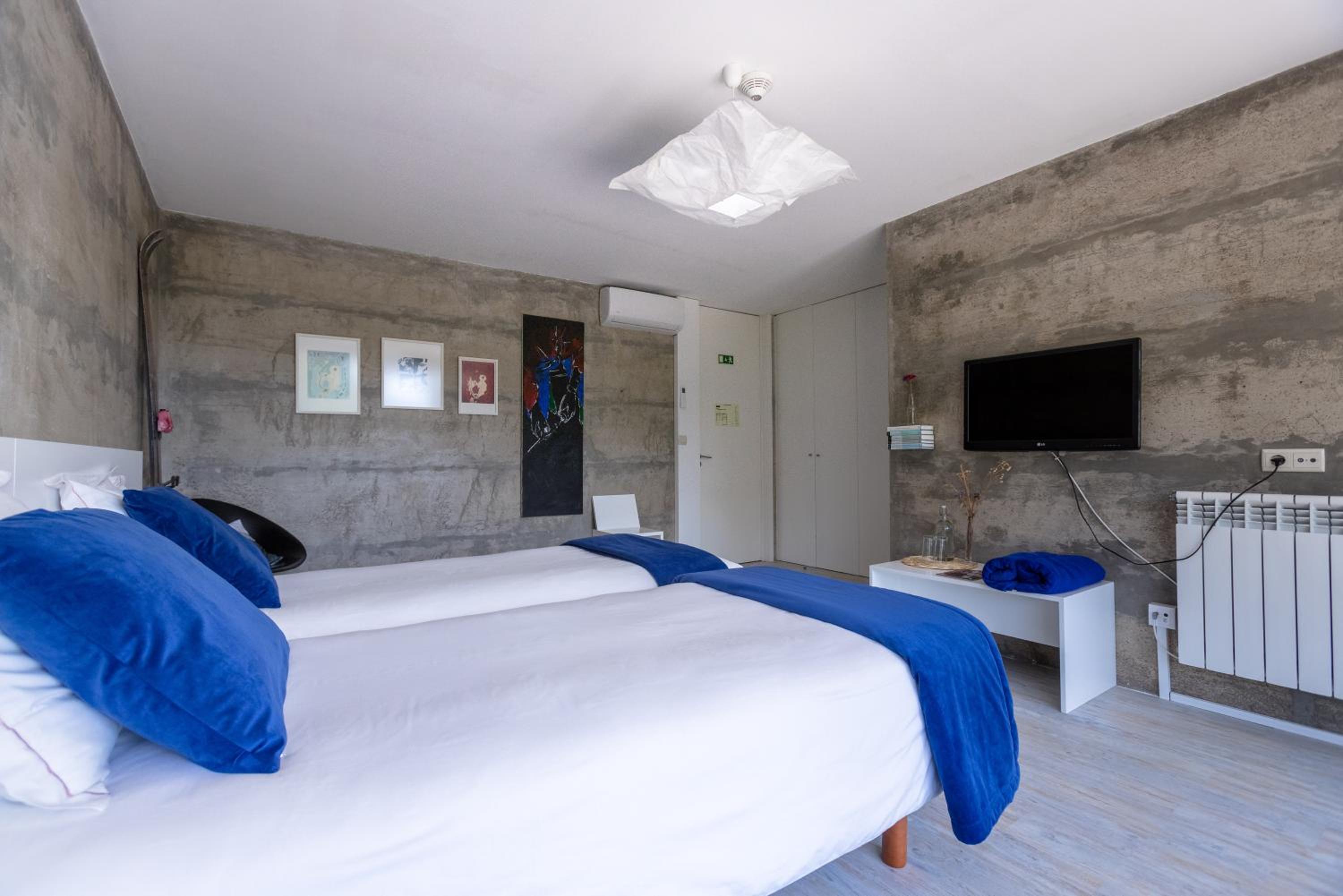 Medium Twin Room - Photo 3