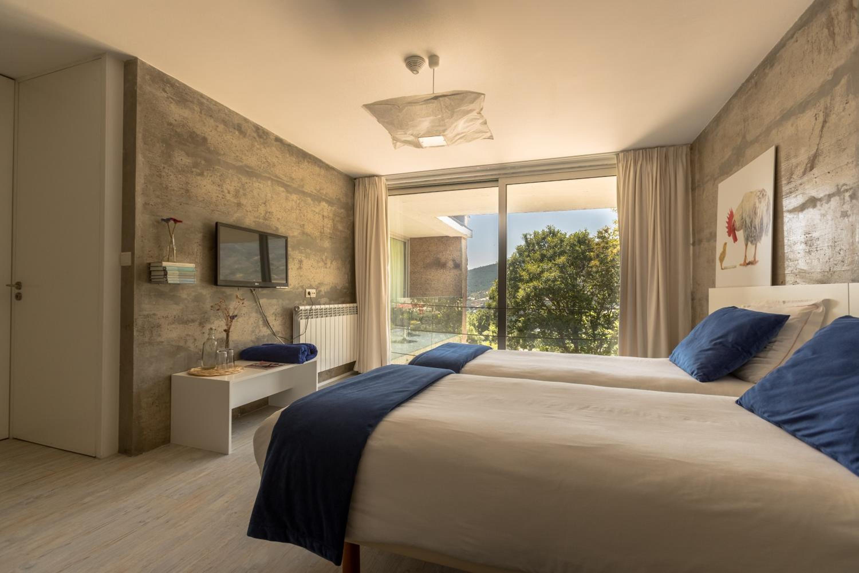 Medium Twin Room - Photo 2