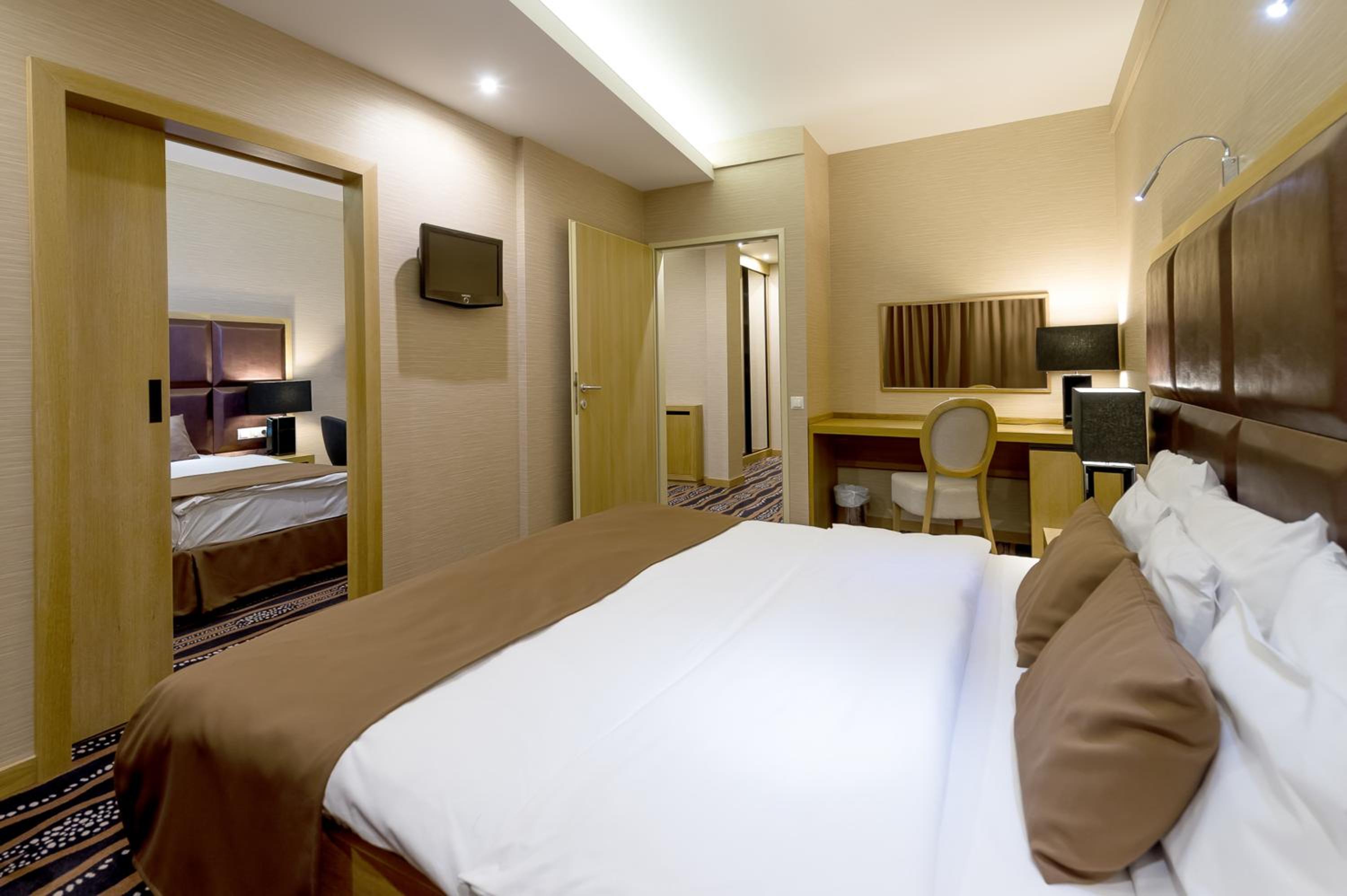 Deluxe Suite photo 1