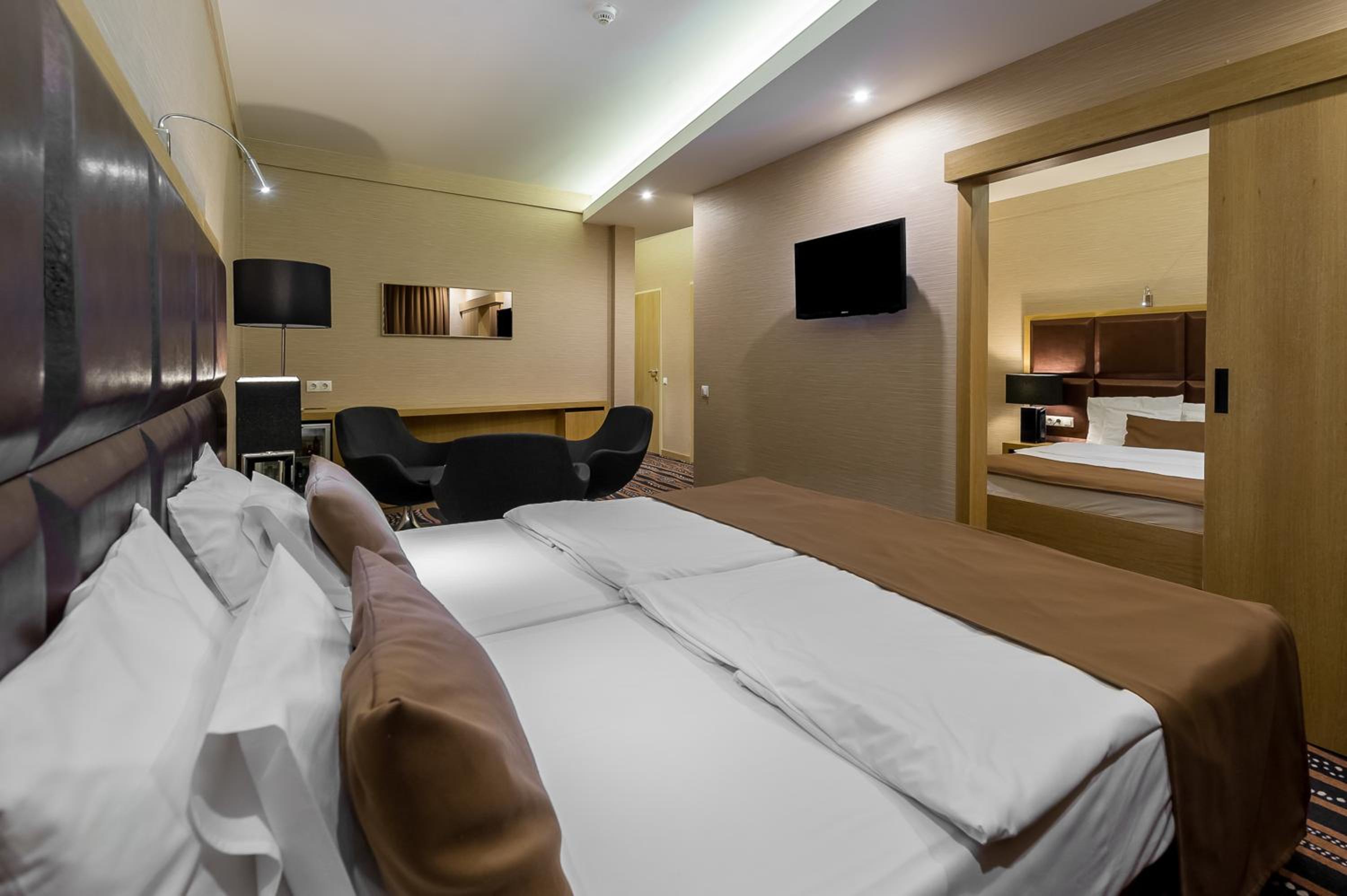 Deluxe Suite photo 2