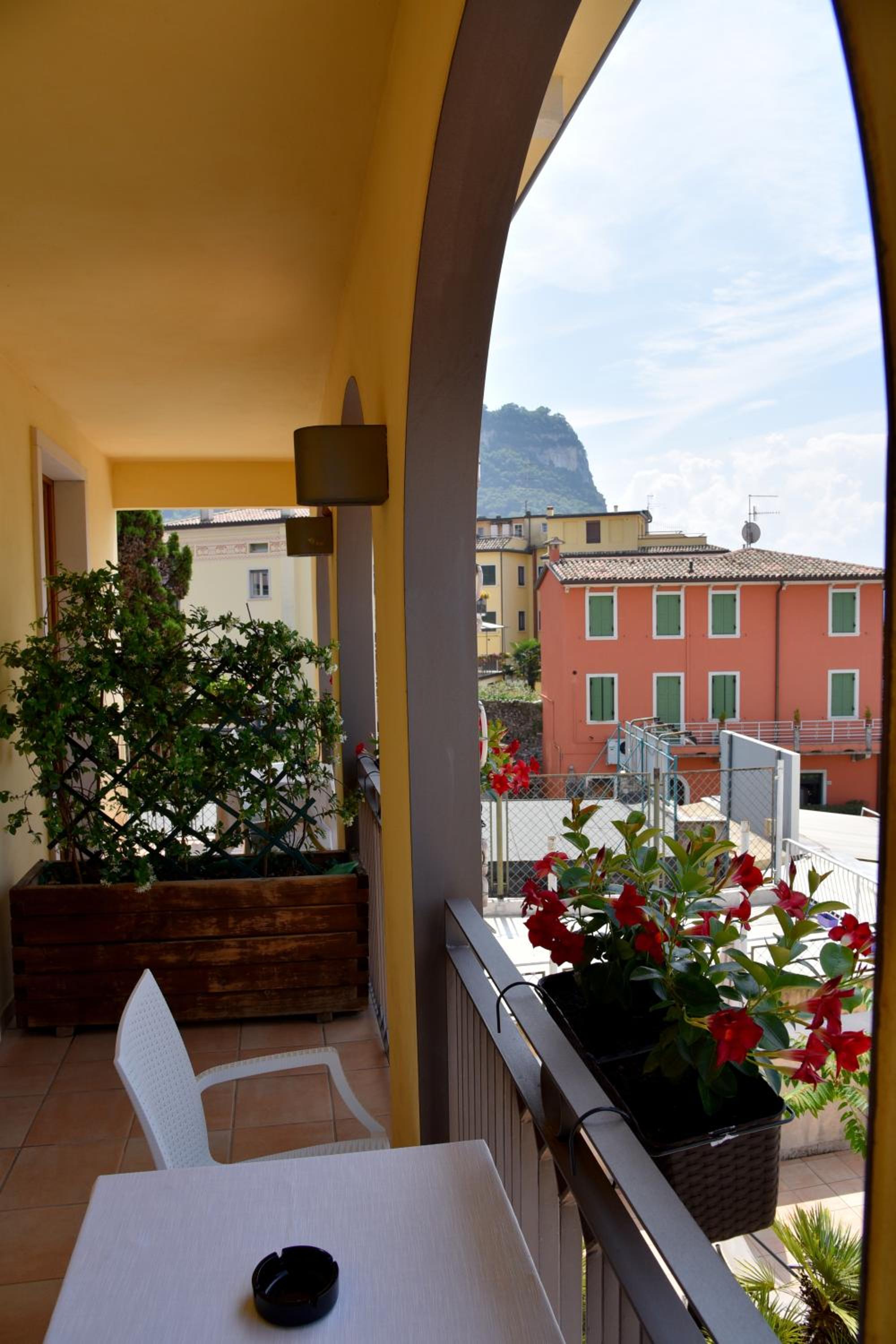 Double Room with Lake View - Photo 3