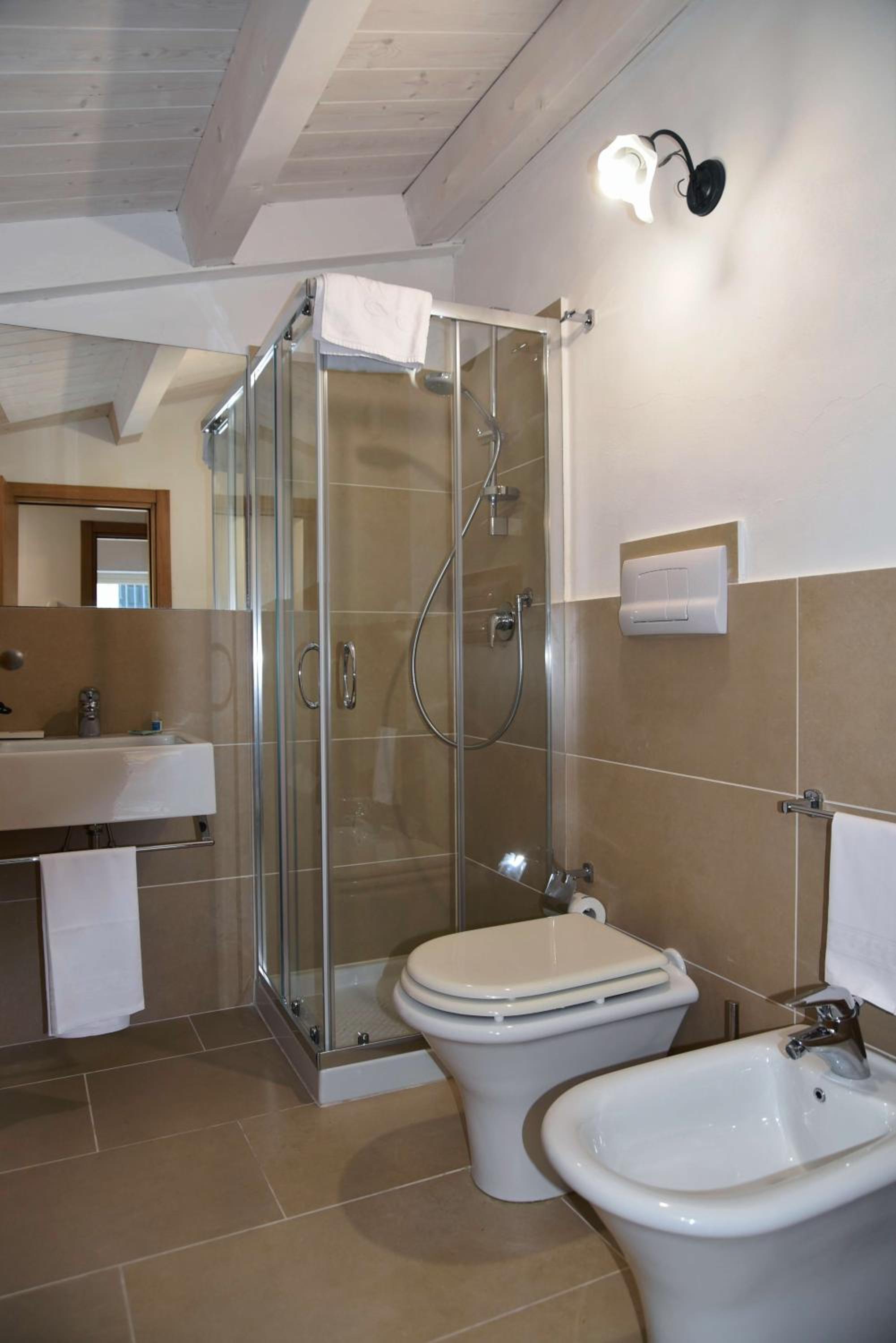 Quadruple Room - Photo 3