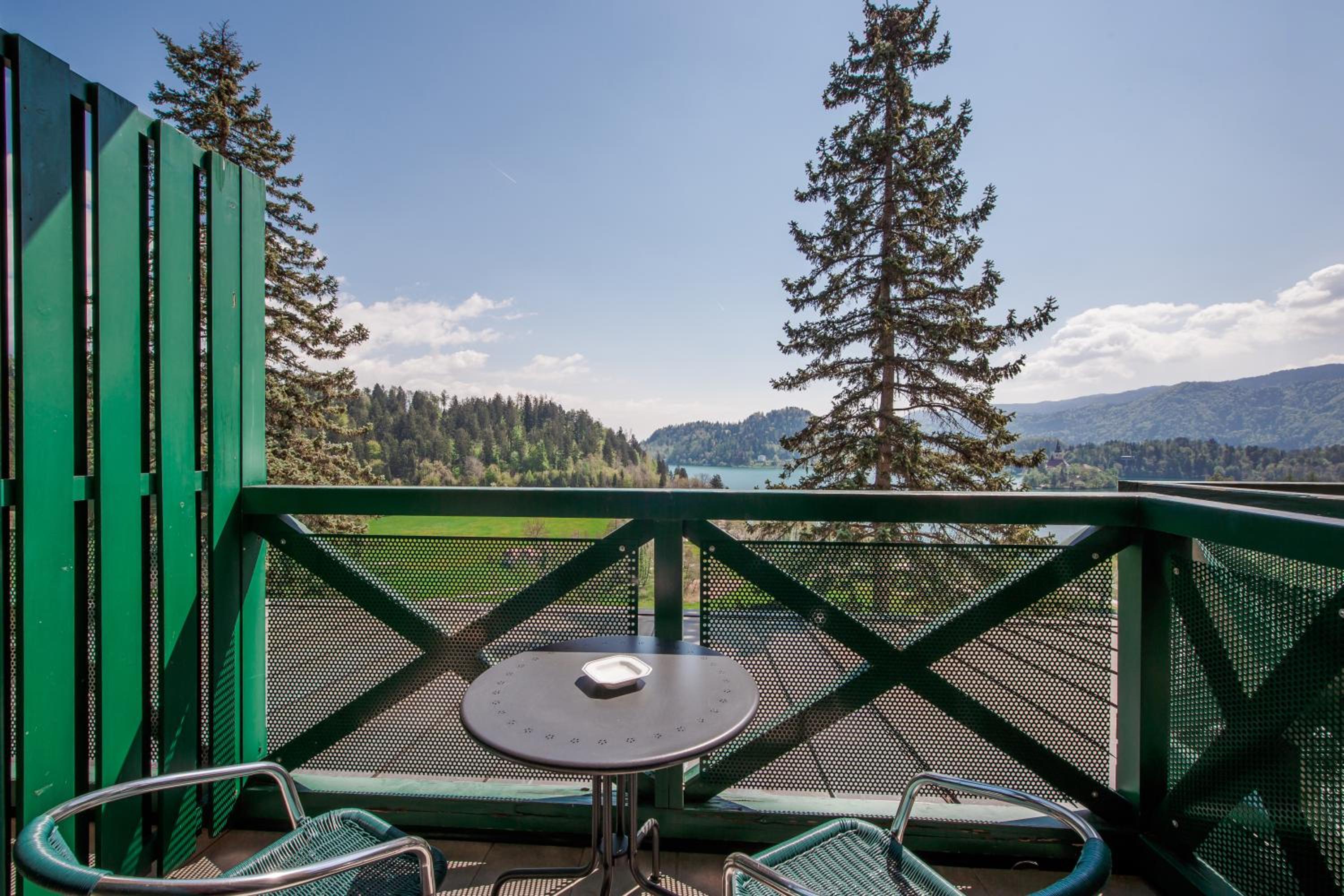 Double or Twin Room with Balcony and Lake View - Photo 5