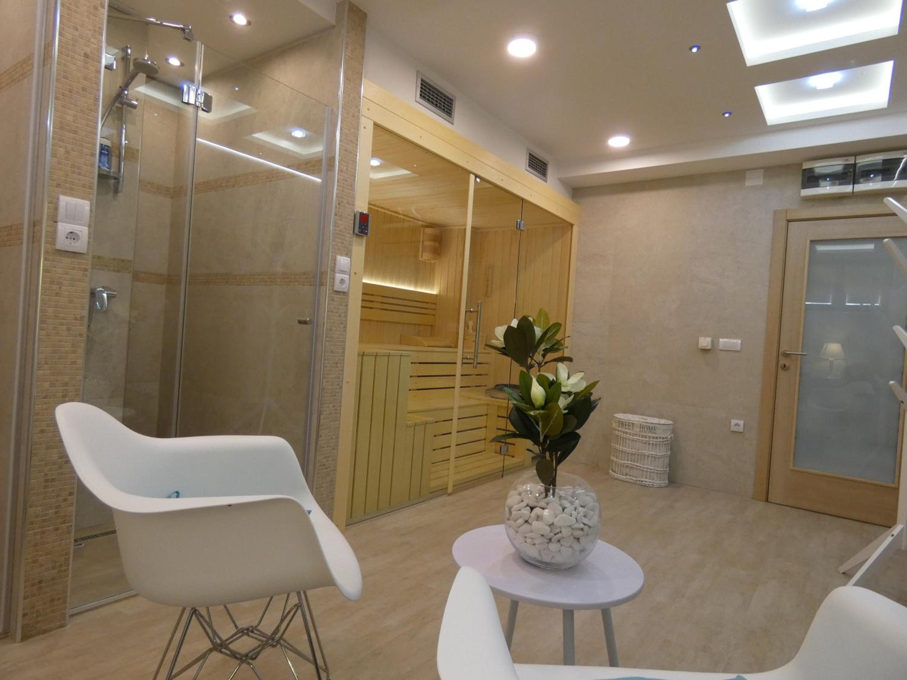 Two-Bedroom Chalet with Terrace and Patio photo 2