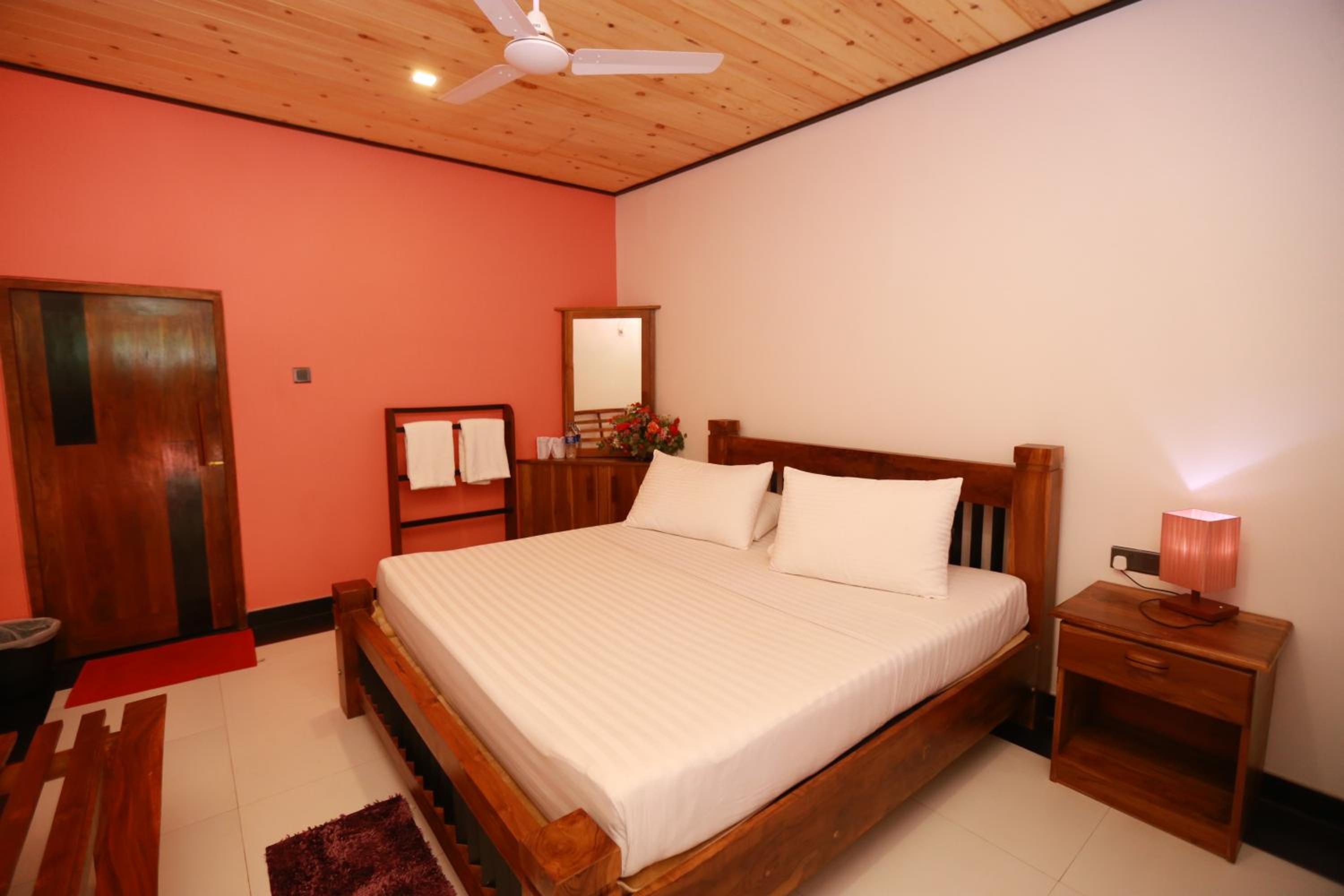 Deluxe Double Room with Balcony photo 3