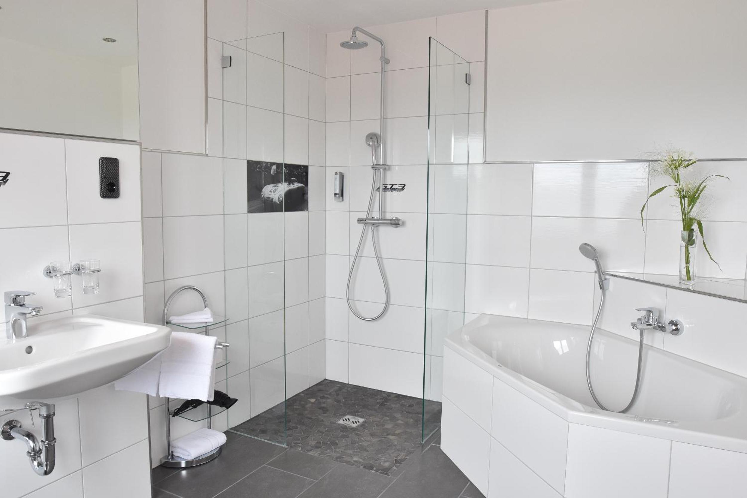 Deluxe Double Room with Bath photo 2