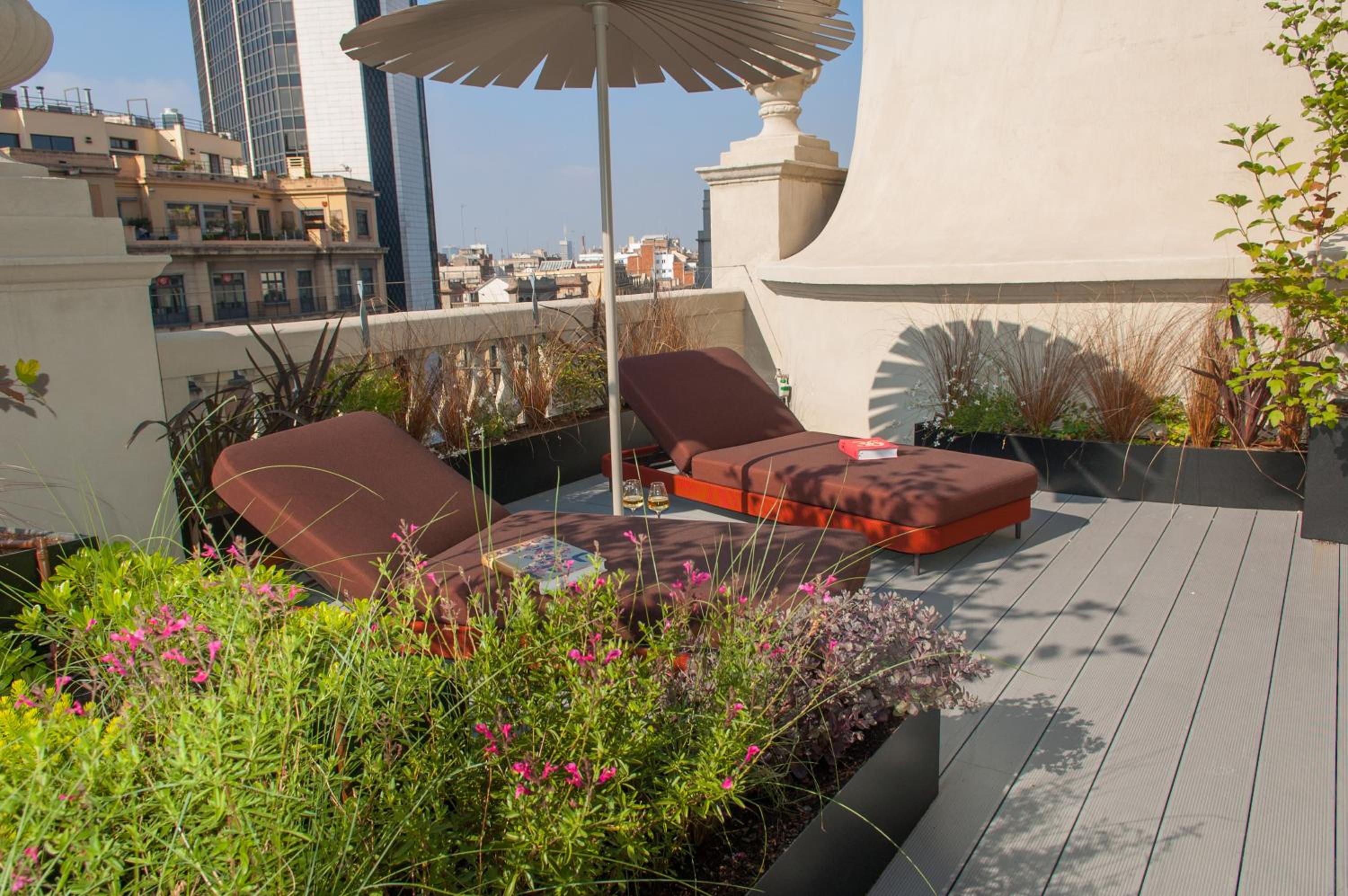 One-Bedroom Apartment - Penthouse  photo 2