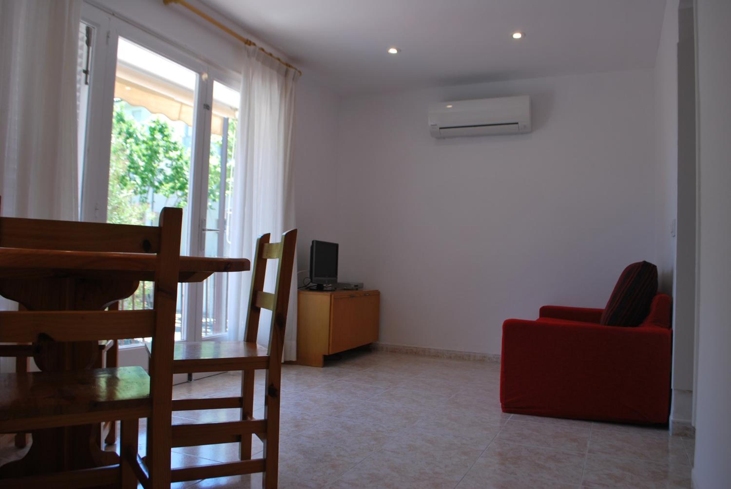 Apartamento de Dos Habitaciones con Vista a la Piscina y Balcón (4 Adultos)
