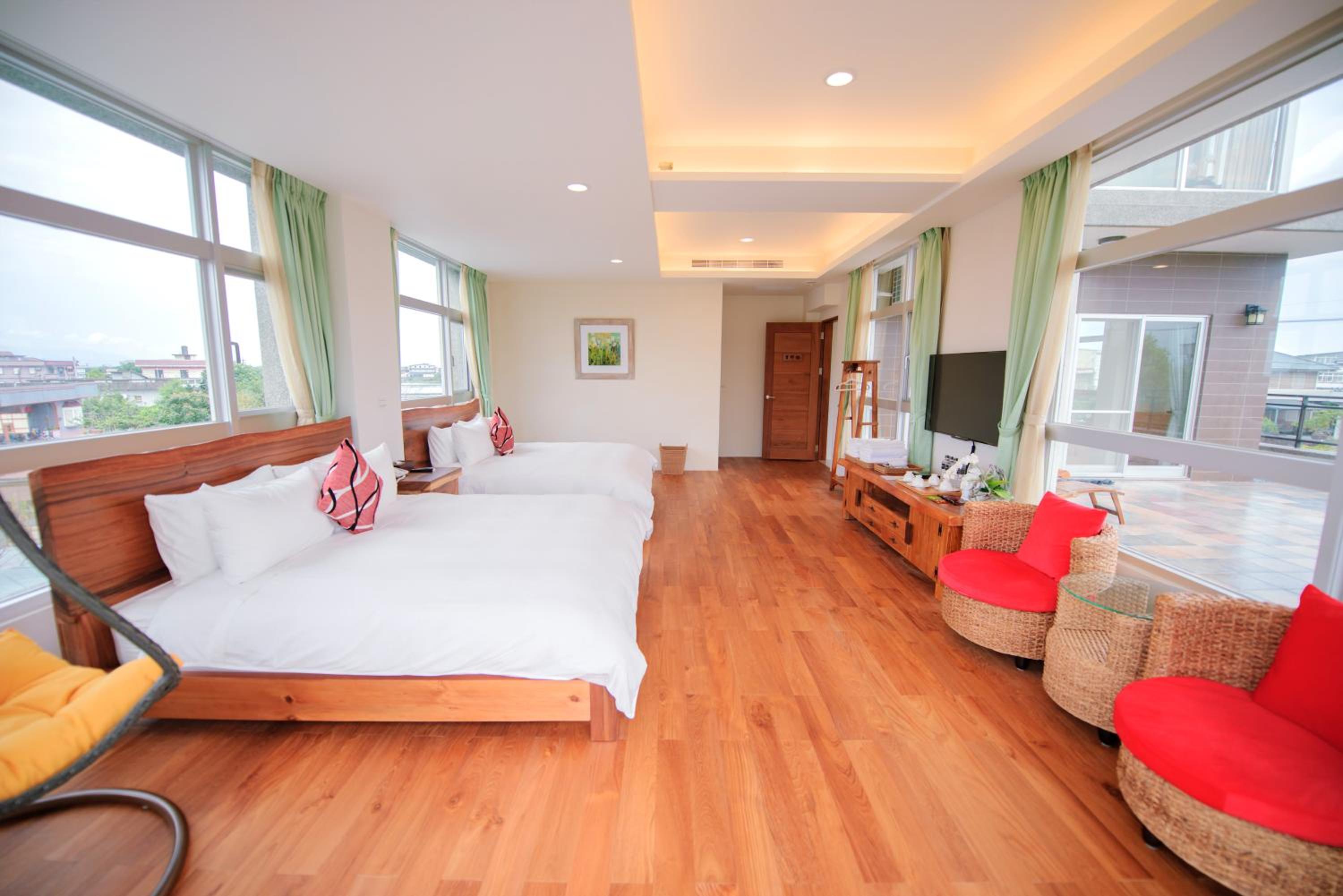 Deluxe Queen Room with Two Queen Beds photo 2