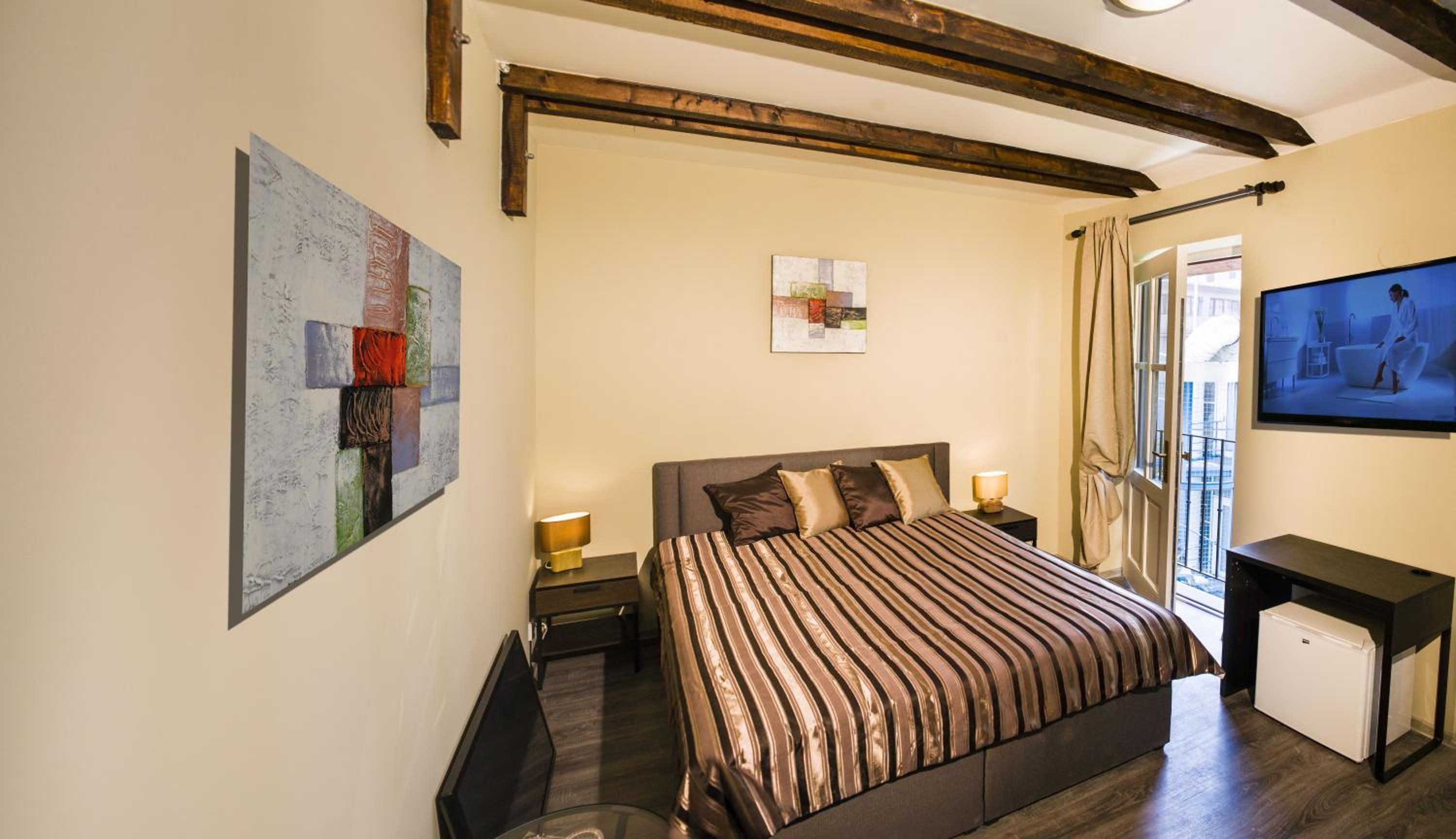 King room with Bath and Patio - Photo 3