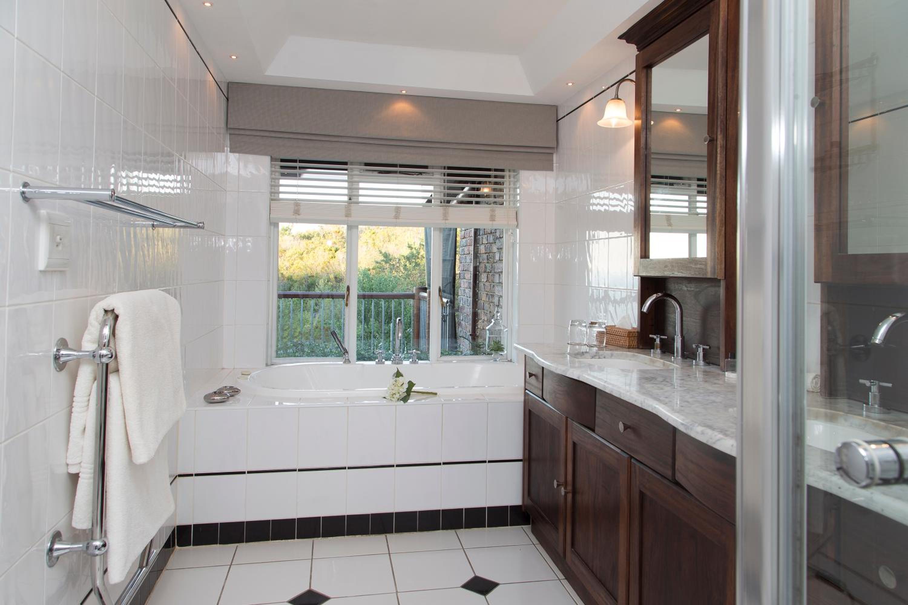 Luxury King or Twin Room with Sea View - Photo 3