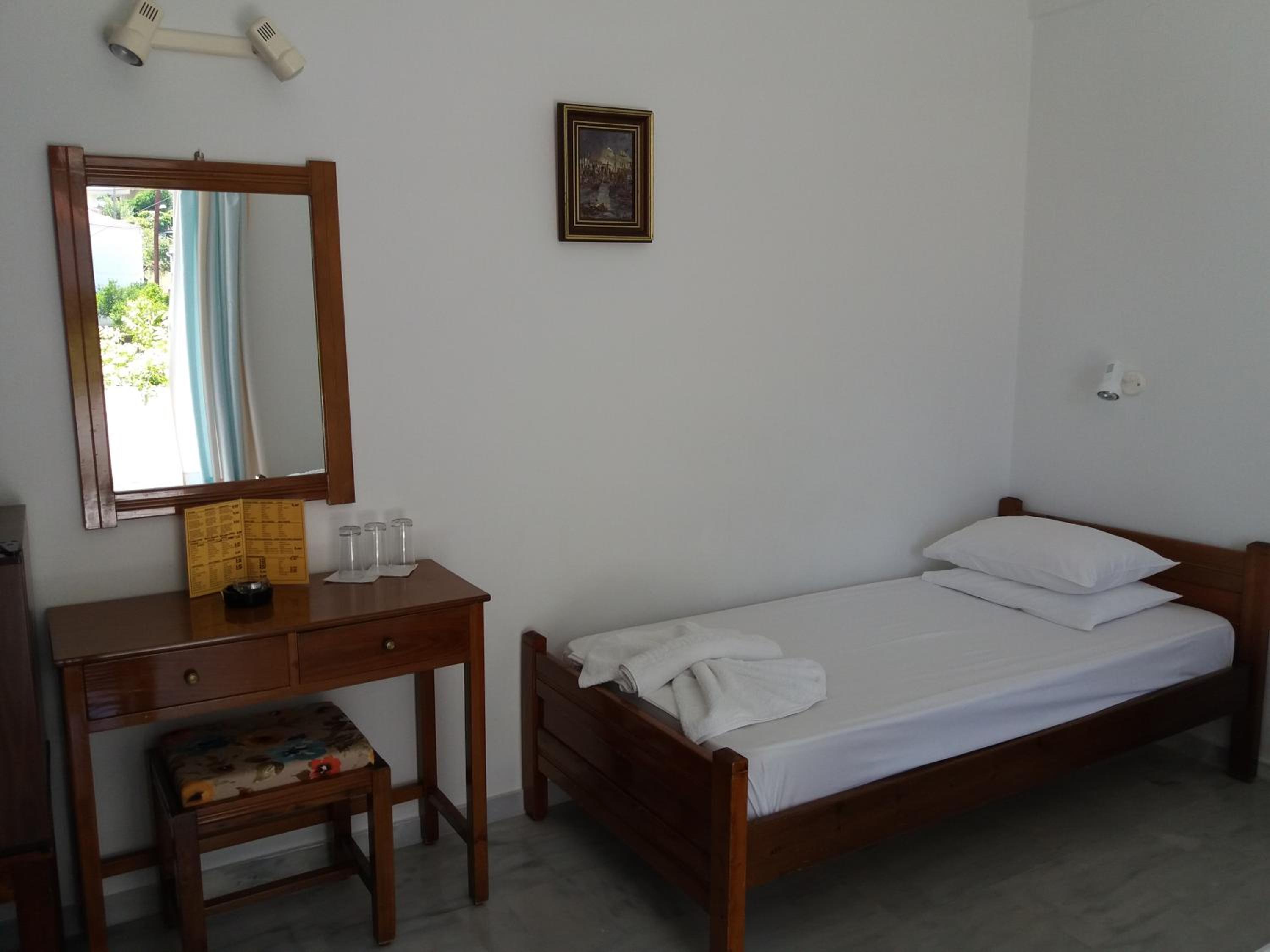 Standard Triple Room - Photo 4