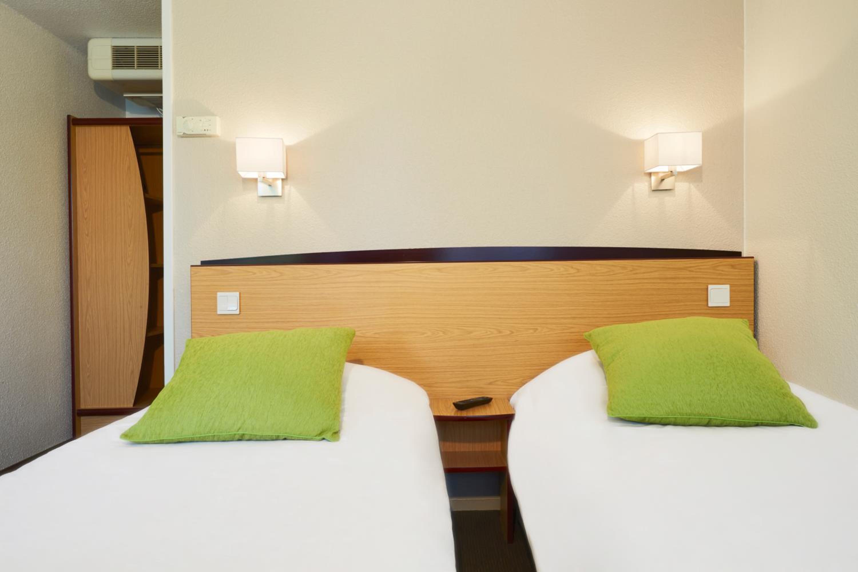 Twin Room - Photo 7