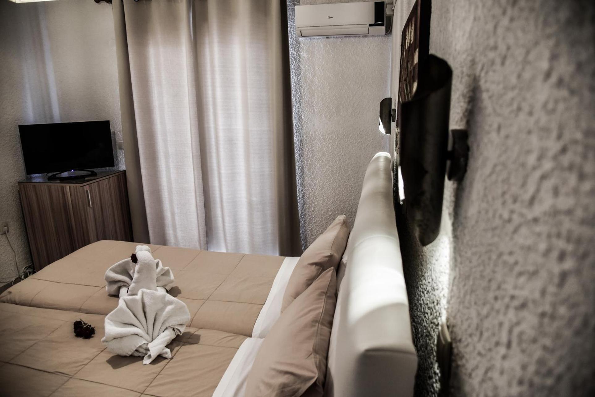 Double or Twin Room photo 3