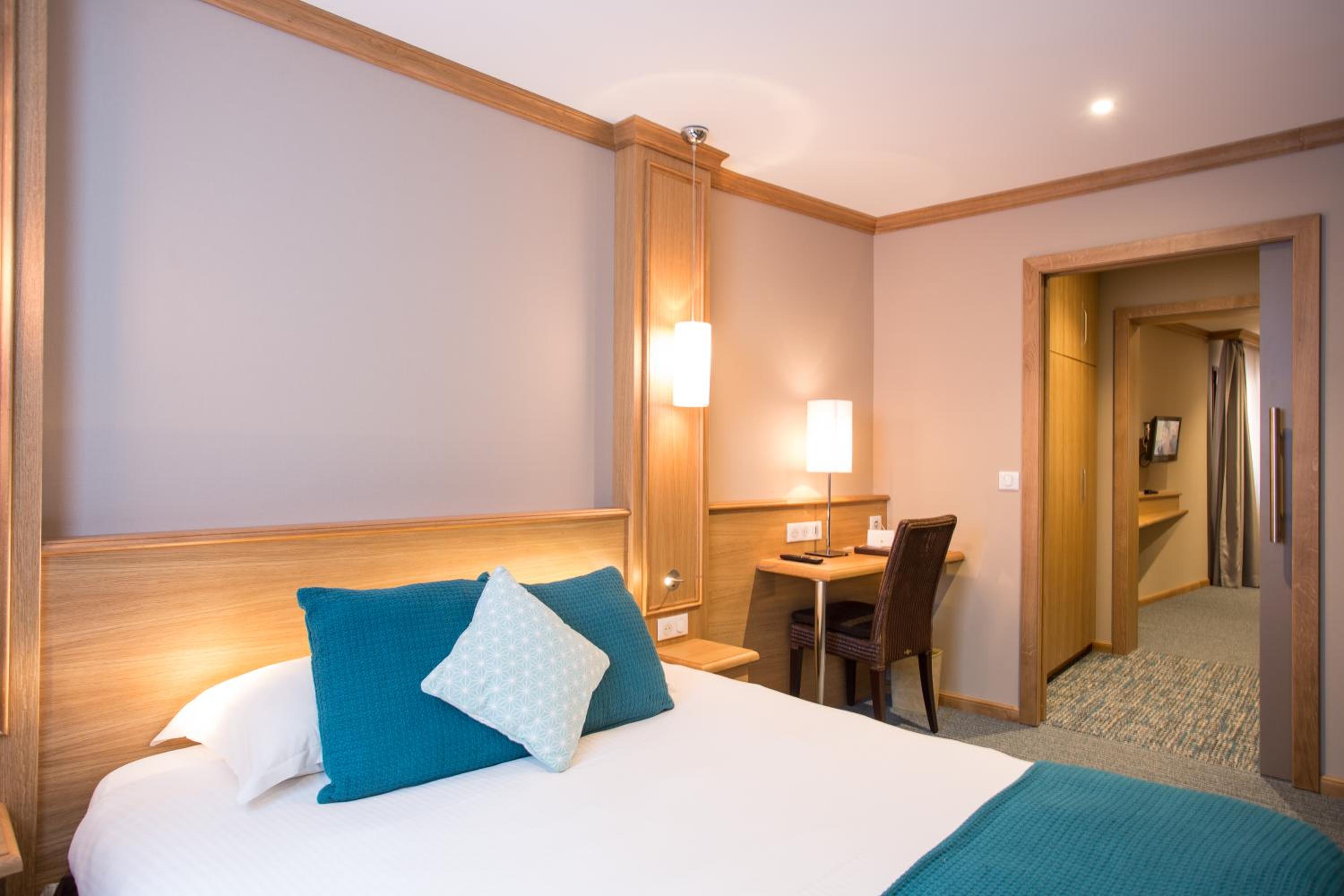 Deluxe Room - Photo 3