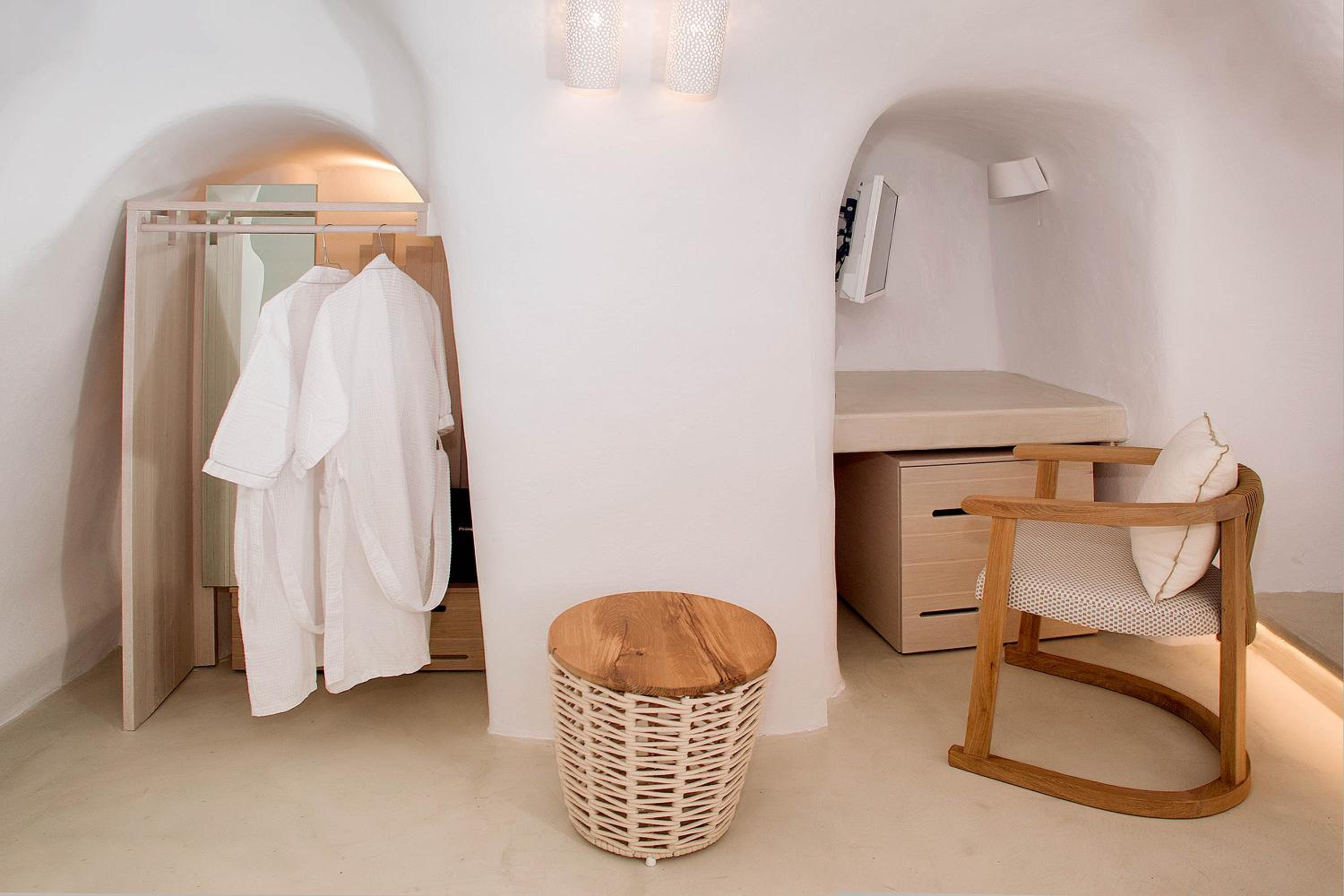 Executive Suite with Outdoor Hot Tub and Caldera View