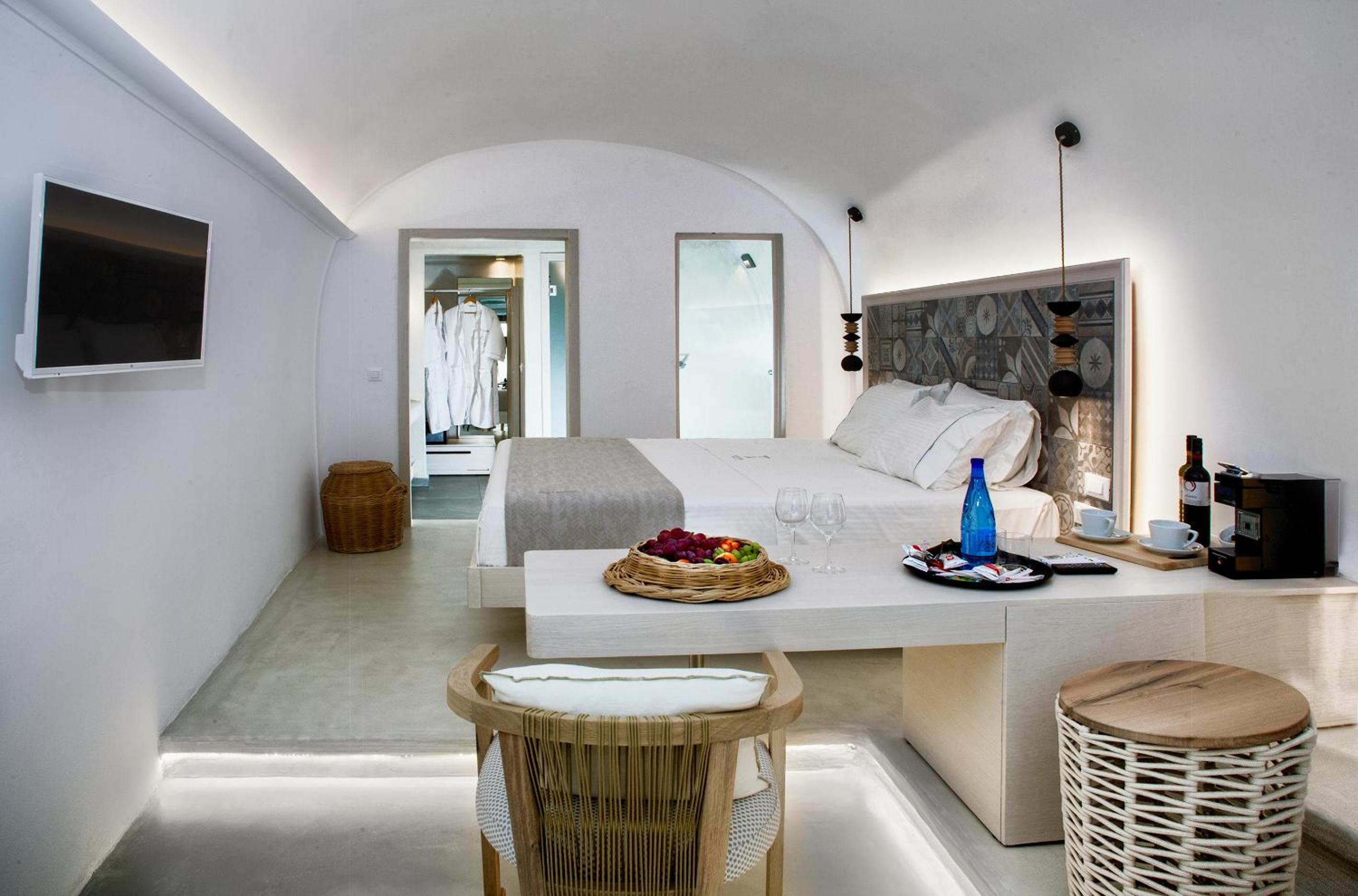 Junior Suite indoor jacuzzi shared balcony