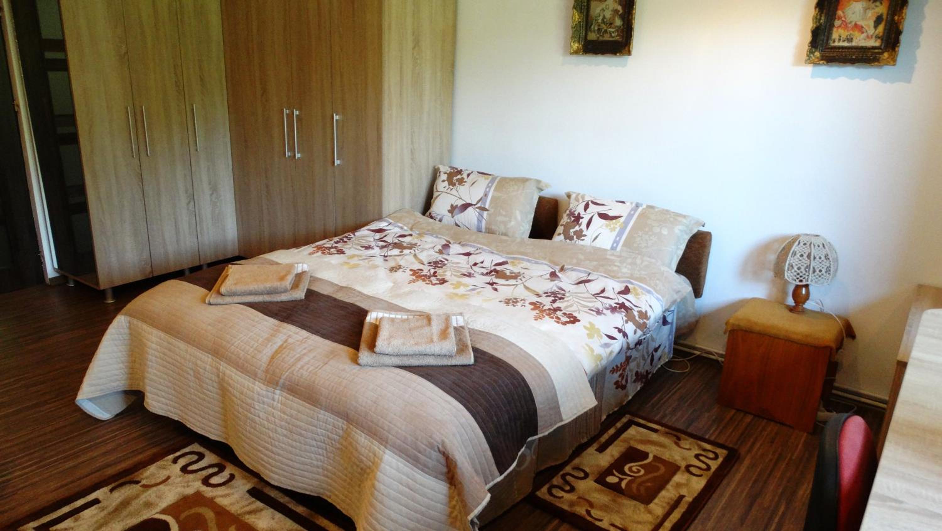 One-Bedroom Apartment - Photo 4