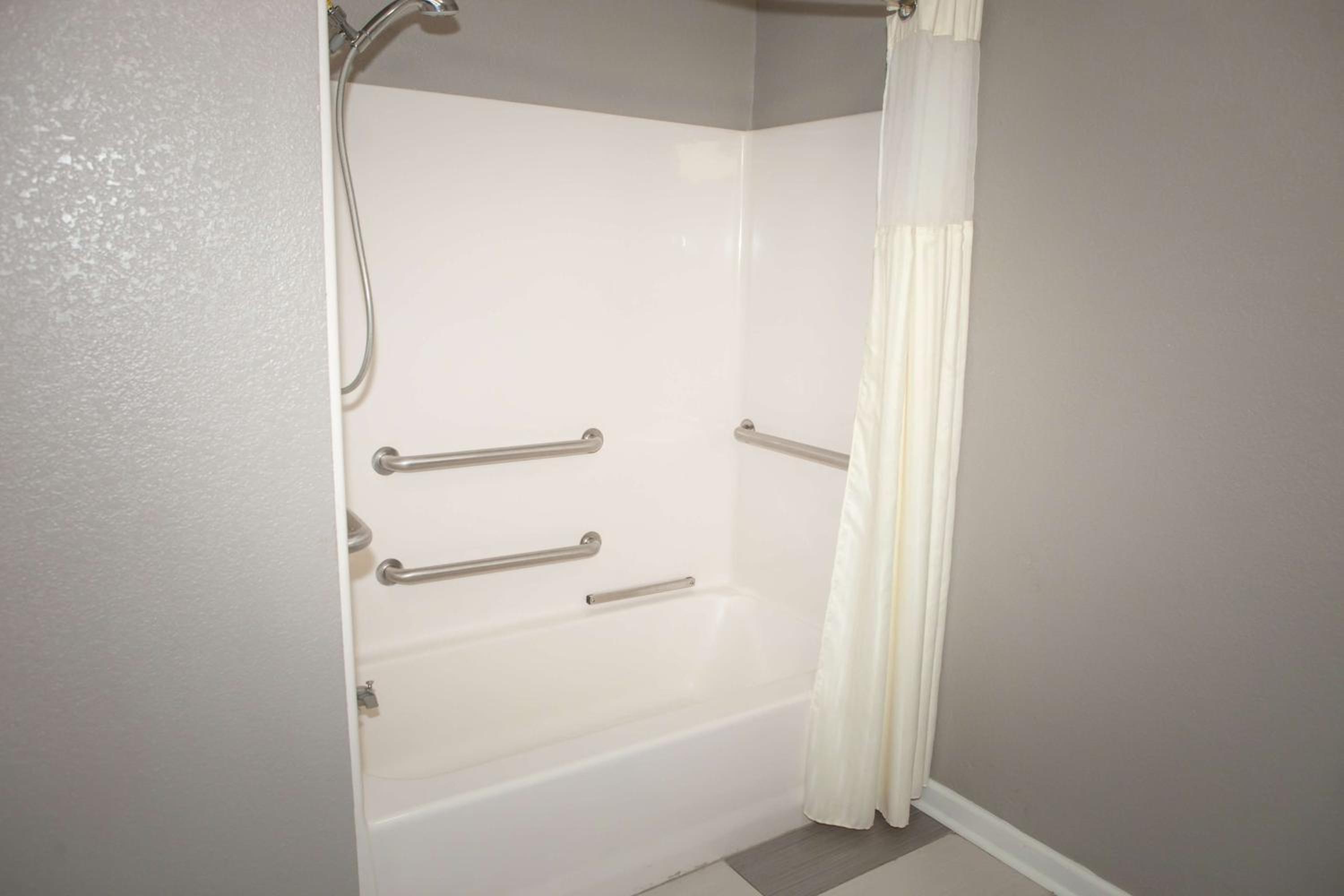 King Room with Walk-In Shower - Mobility Access - Photo 3