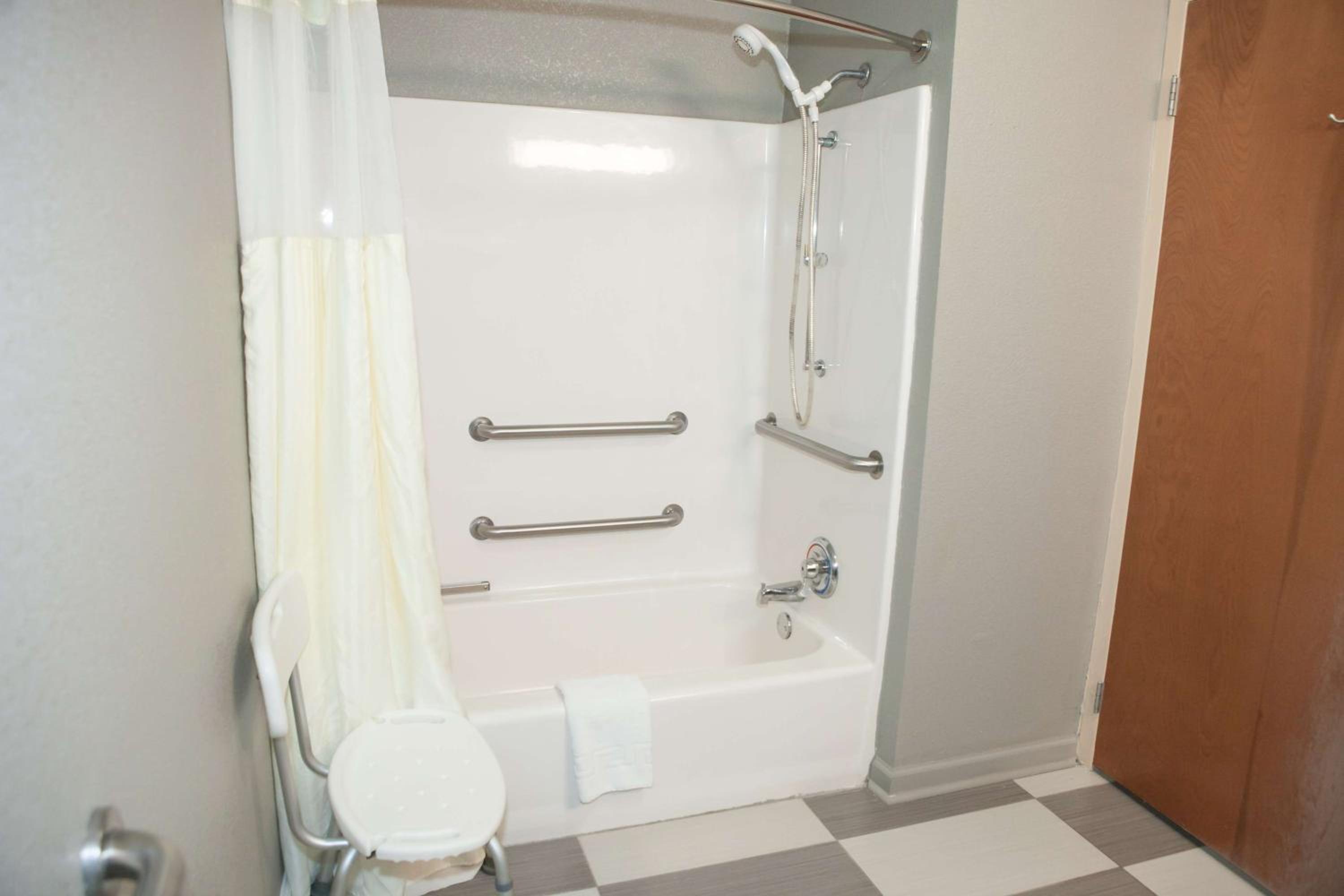 King Room with Walk-In Shower - Mobility Access - Photo 2