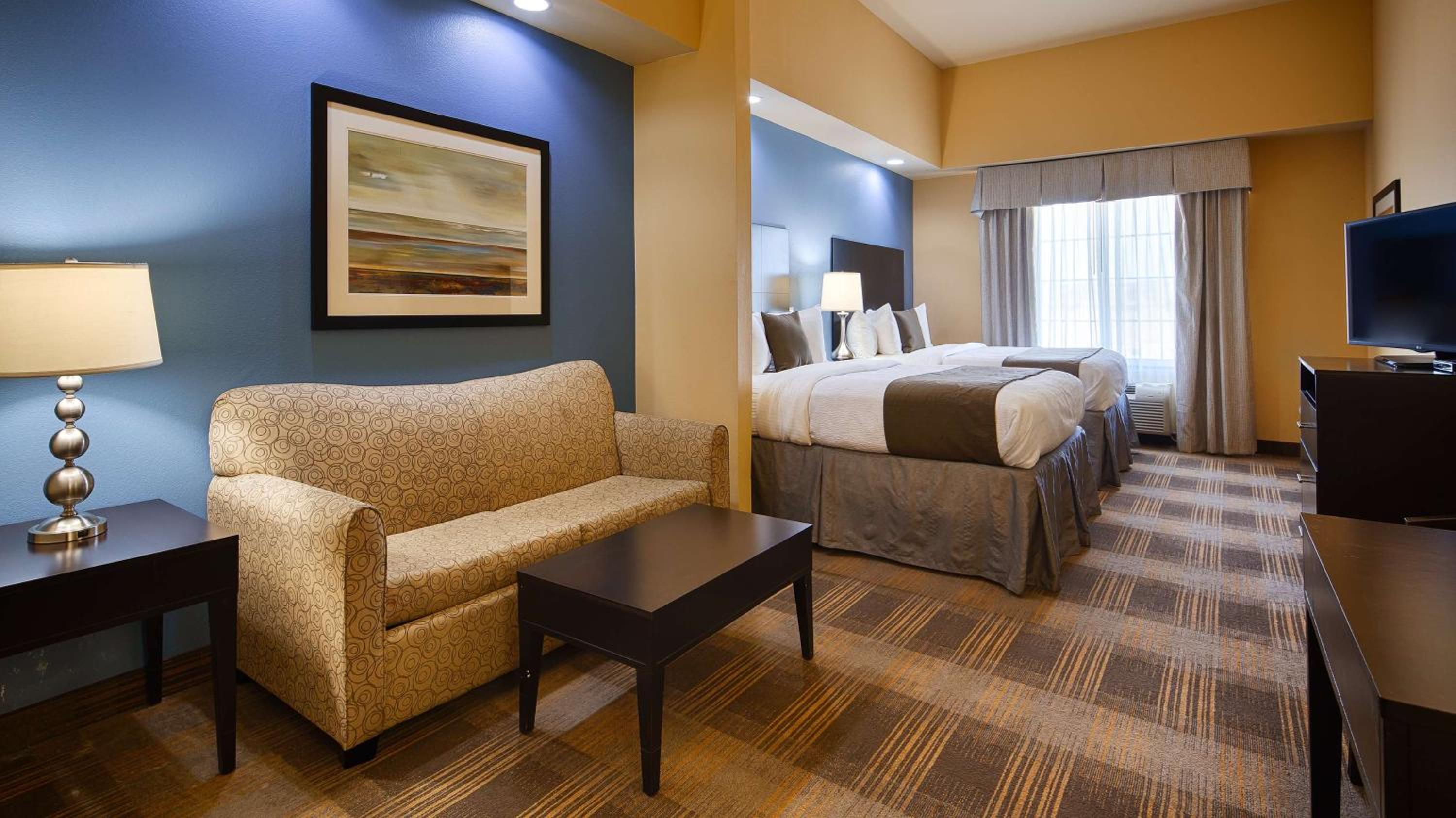 Queen Suite with Two Queen Beds, Sofa Bed and Sitting Area - Non-Smoking photo 1
