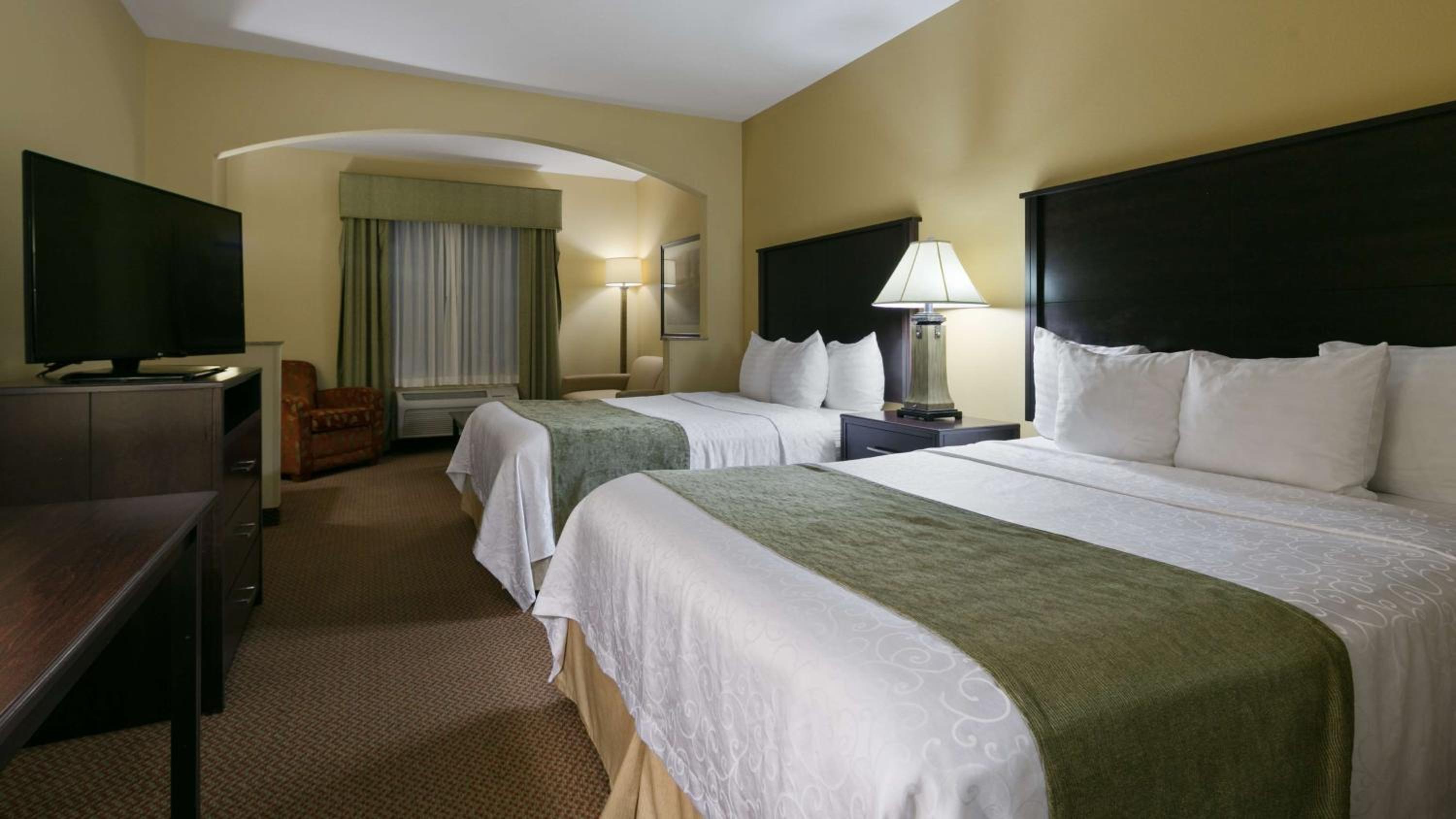 King Room with Bath Tub - Disability Access - Photo 3