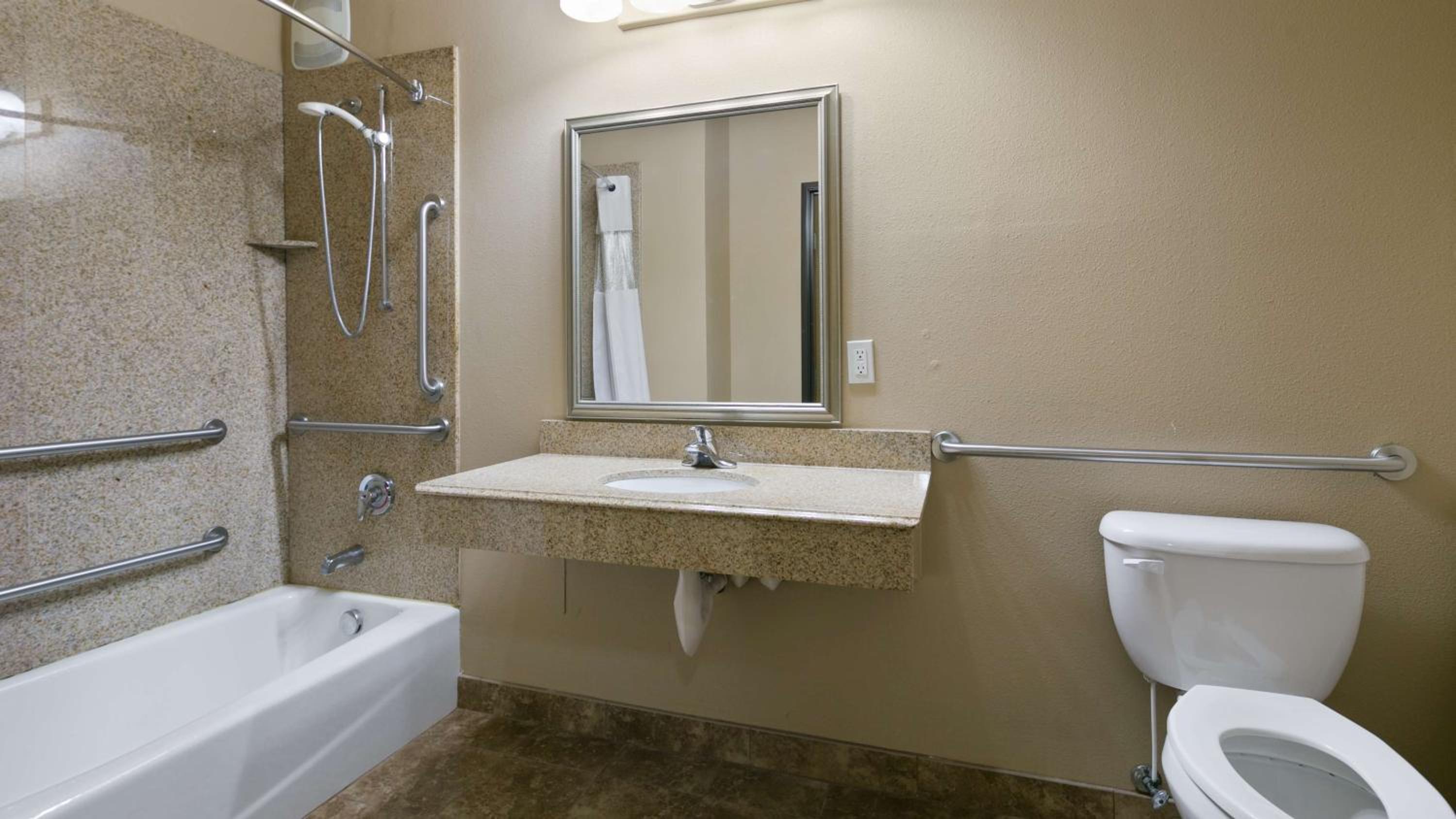 King Room with Bath Tub - Disability Access - Photo 6
