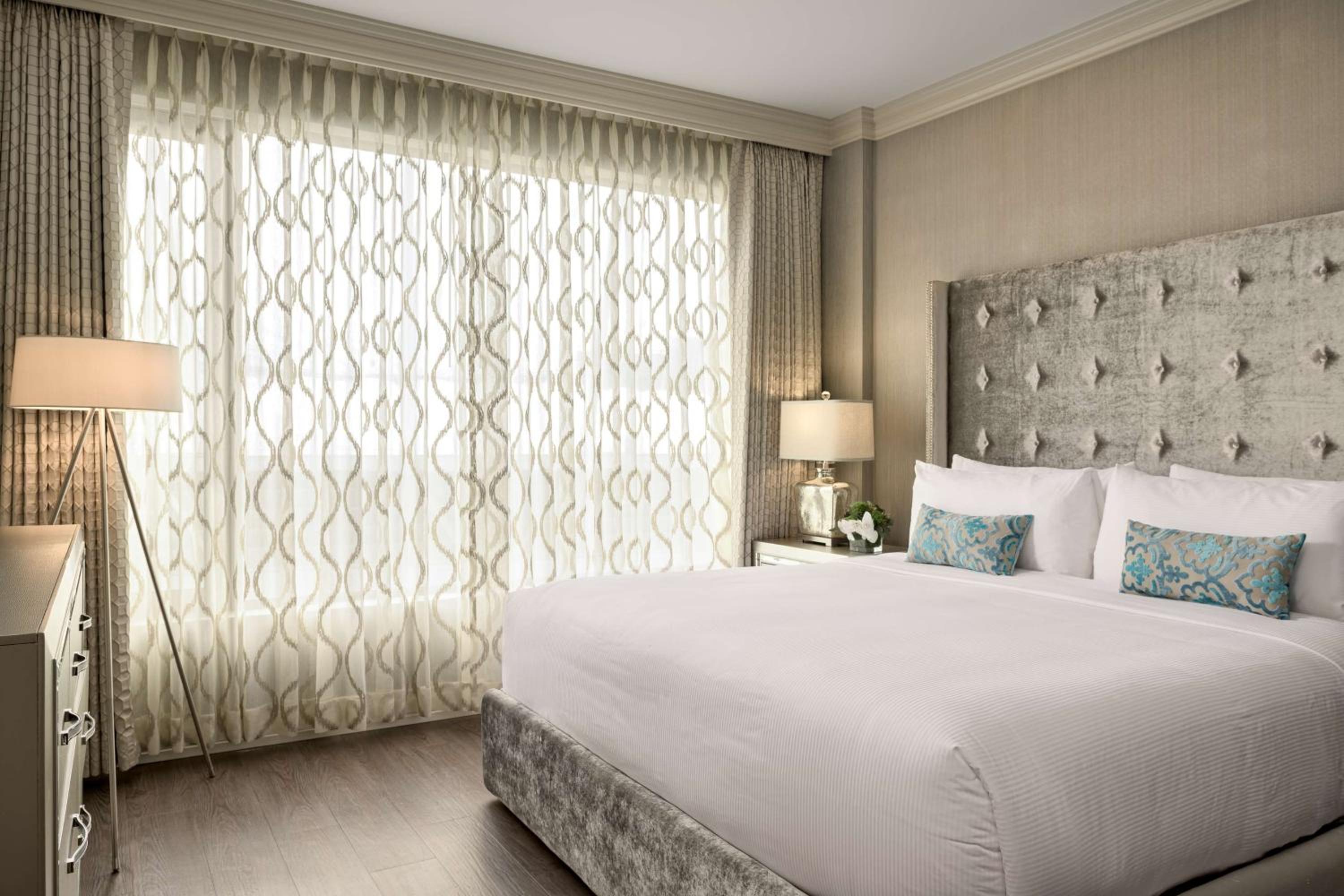 Bed & Sleeping Area