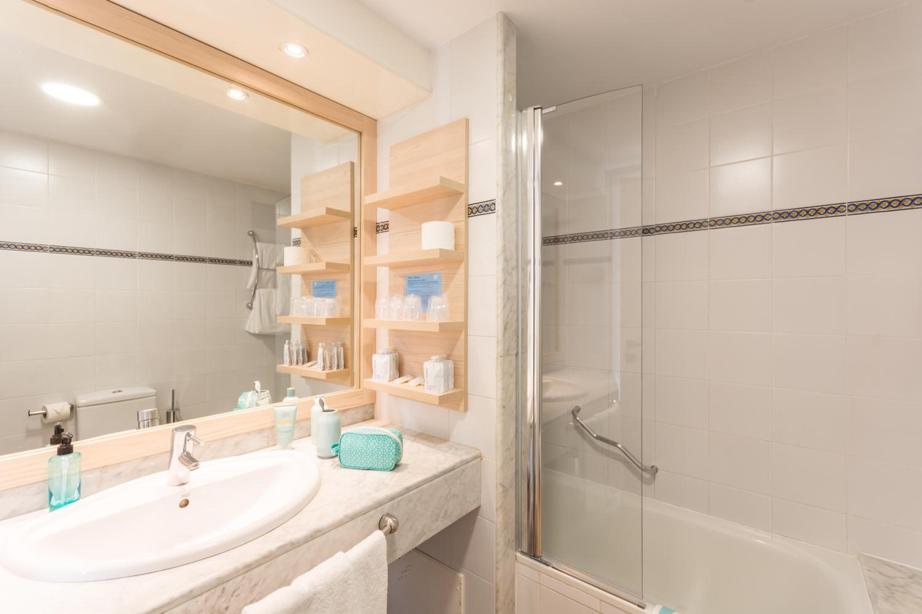 Double Room - Photo 15