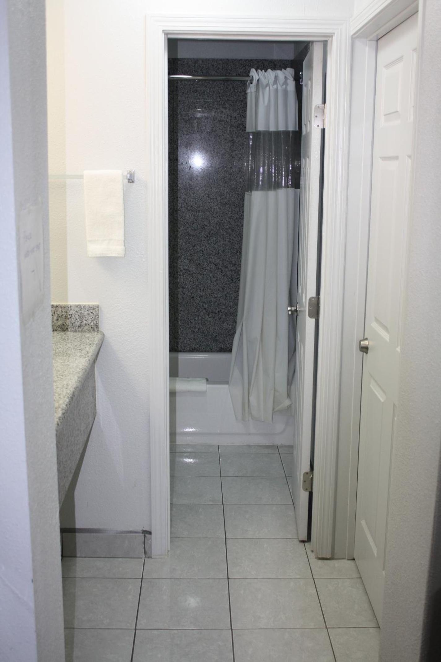 Standard Triple Room photo 2